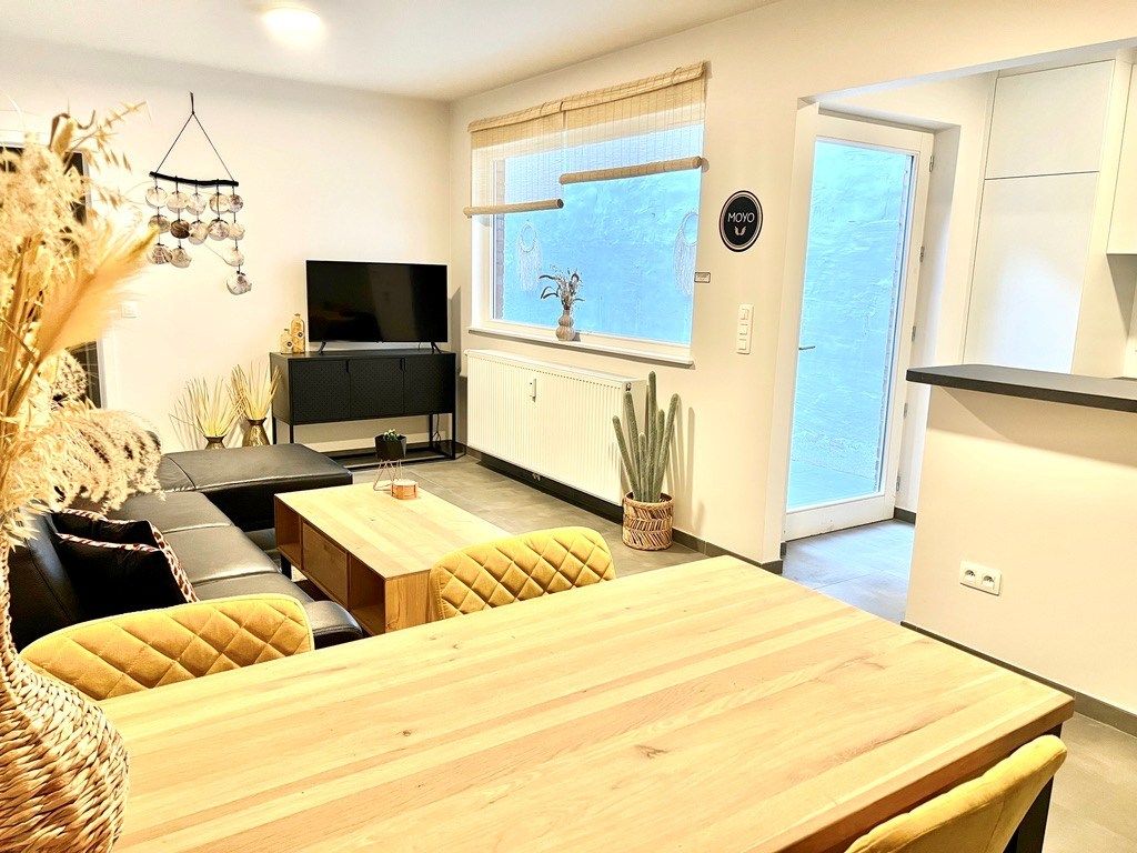 Stijlvol gemeubeld appartement met zeer groot terras en 2 slaapkamers foto 4