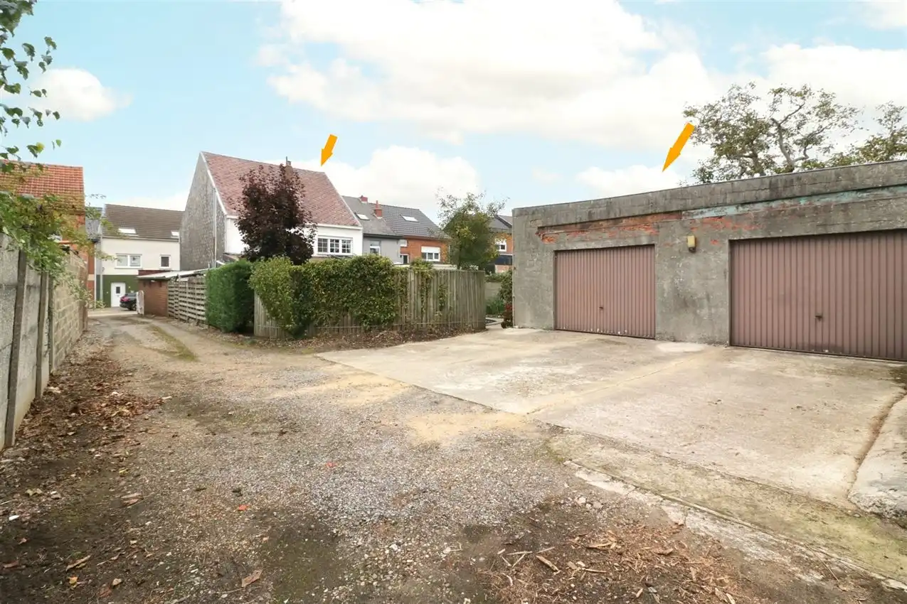 label c, nabij station, garage voor vijf wagens foto 2