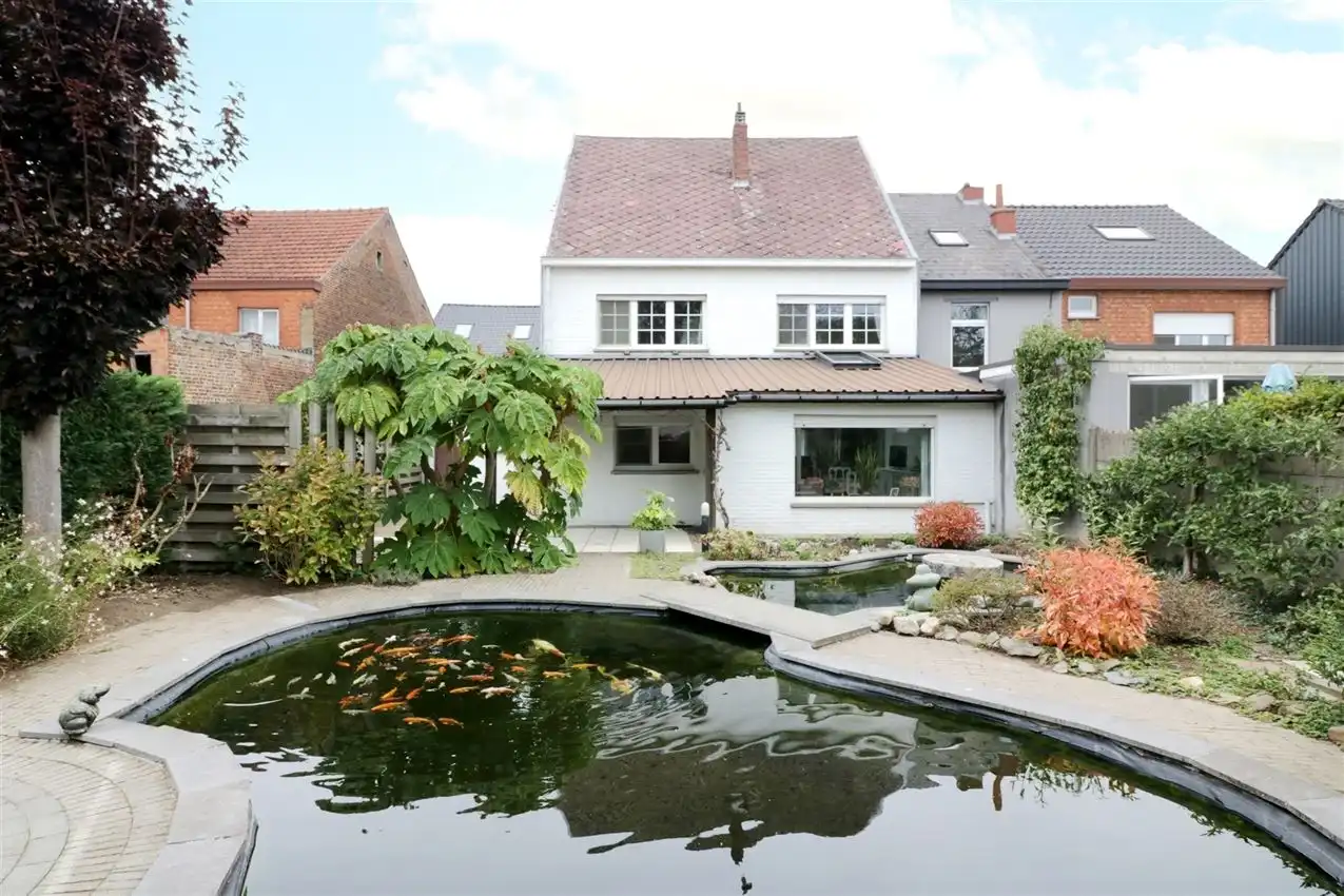 label c, nabij station, garage voor vijf wagens foto 2