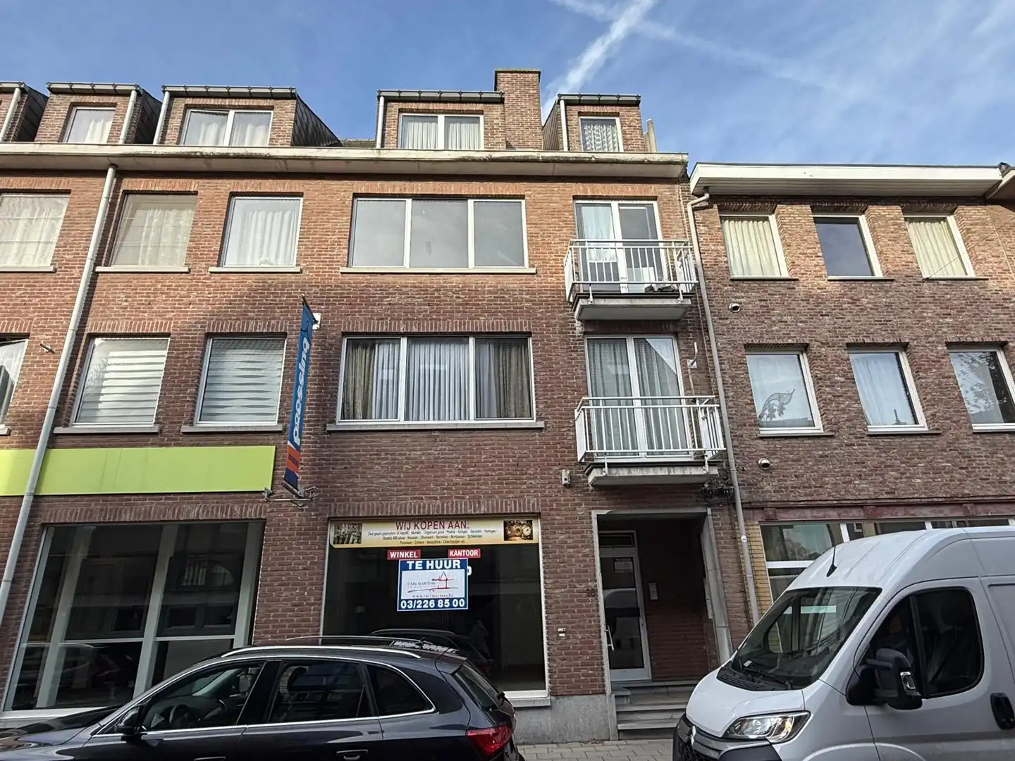 COMMERCIEEL GELIJKVLOERS foto {{pictureIndex}}