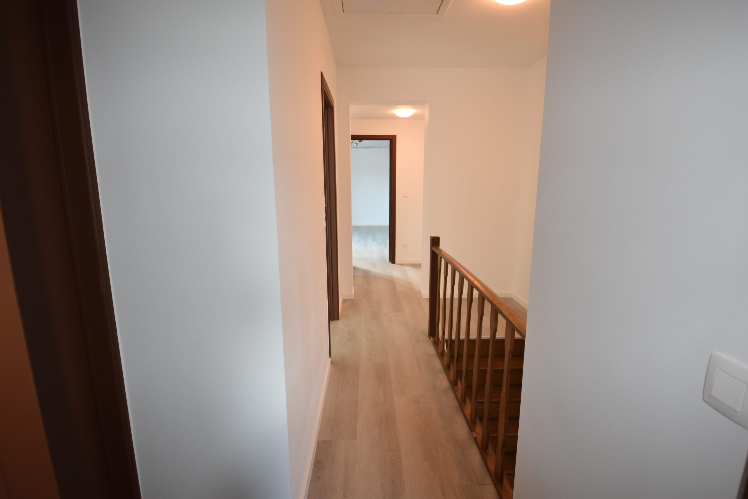 Instapklare halfopen woning met grote tuin en werkruimte. foto 11