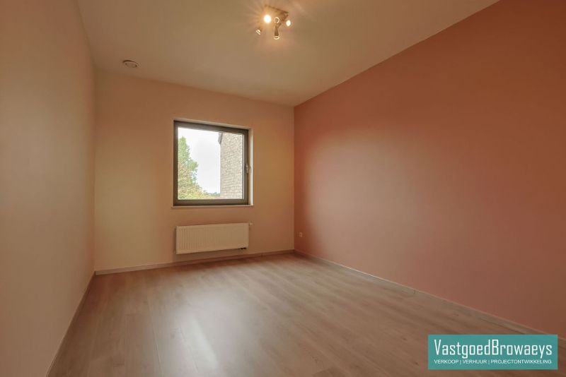Instapklare ruime rijwoning met 3 slaapkamers foto 22