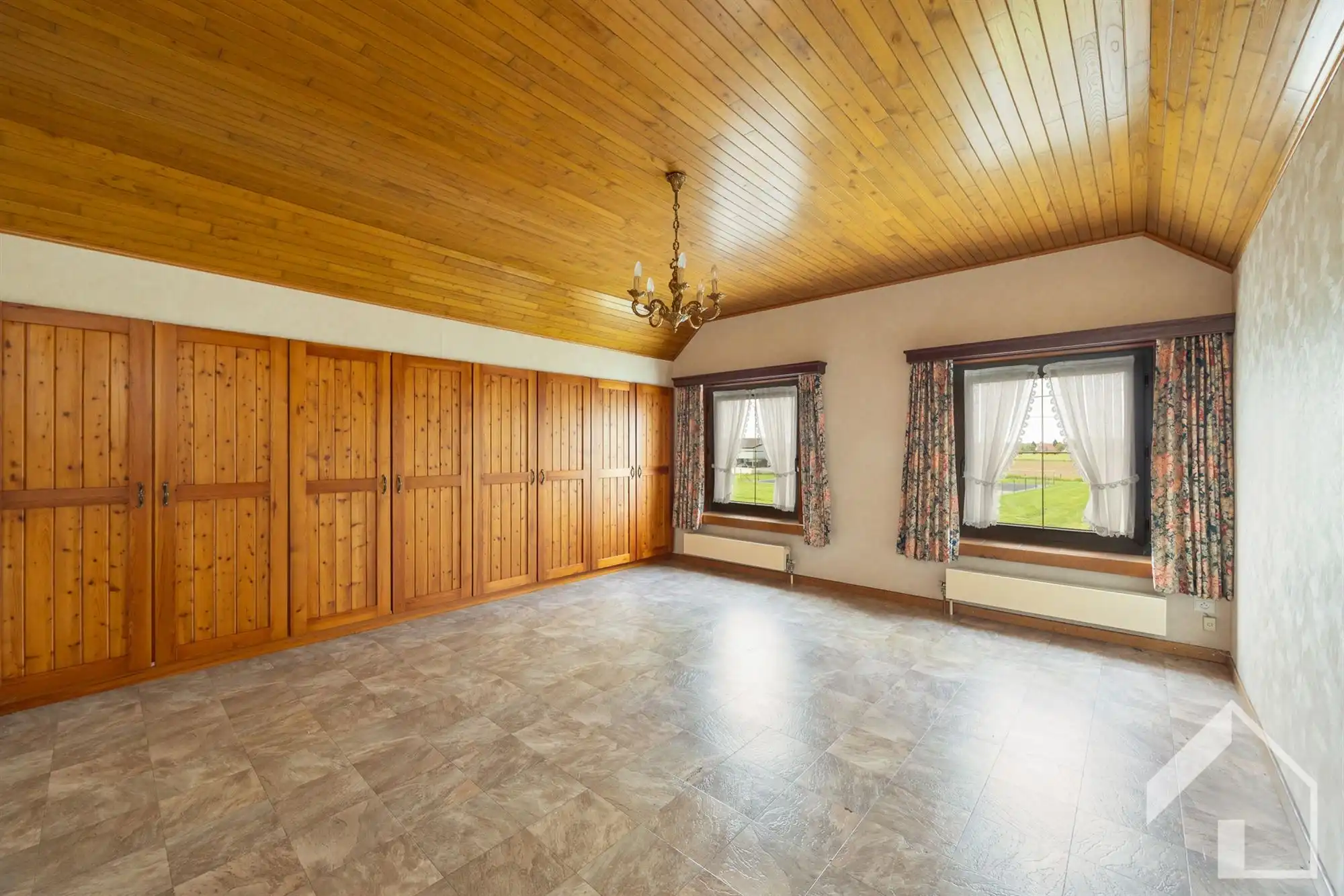 Woning met veel potentieel op een aangename locatie! foto 16