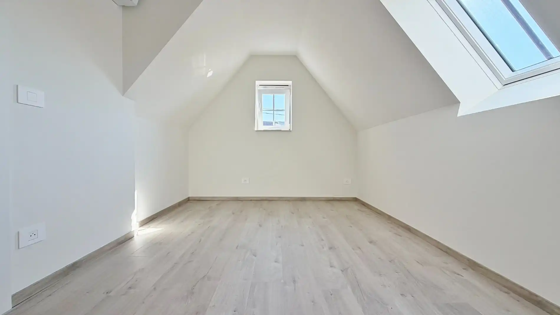 Exclusieve nieuwbouwvilla te huur – Luxueus wonen met prachtig open zicht foto 14