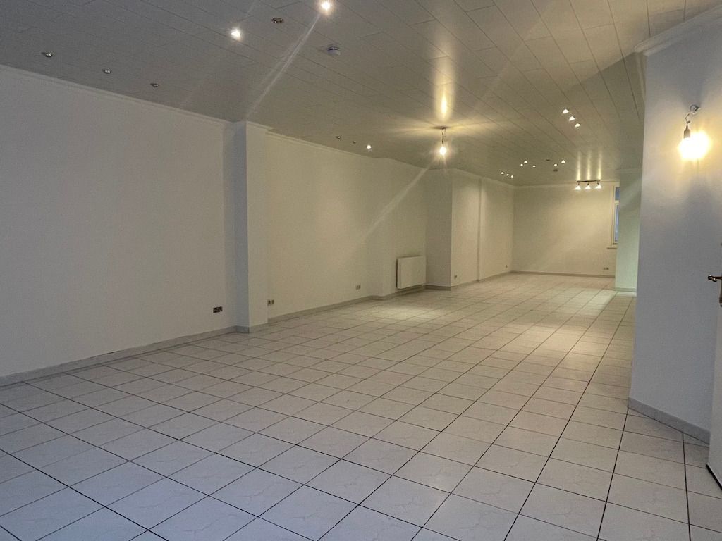 Zeer ruim, opgefrist appartement met 3 slaapkamers én garagebox foto 4