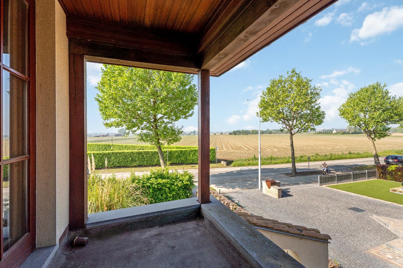 RUSTIG GELEGEN ALLEENSTAANDE VILLA MET 4 SLPKS OP 922 m² foto 17