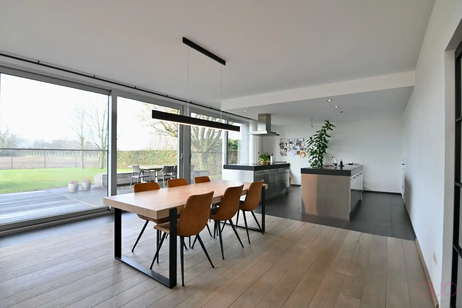 Ontdek ongeëvenaarde luxe en ruimte in deze prachtige villa in het rustige Herk-de-Stad. foto 5