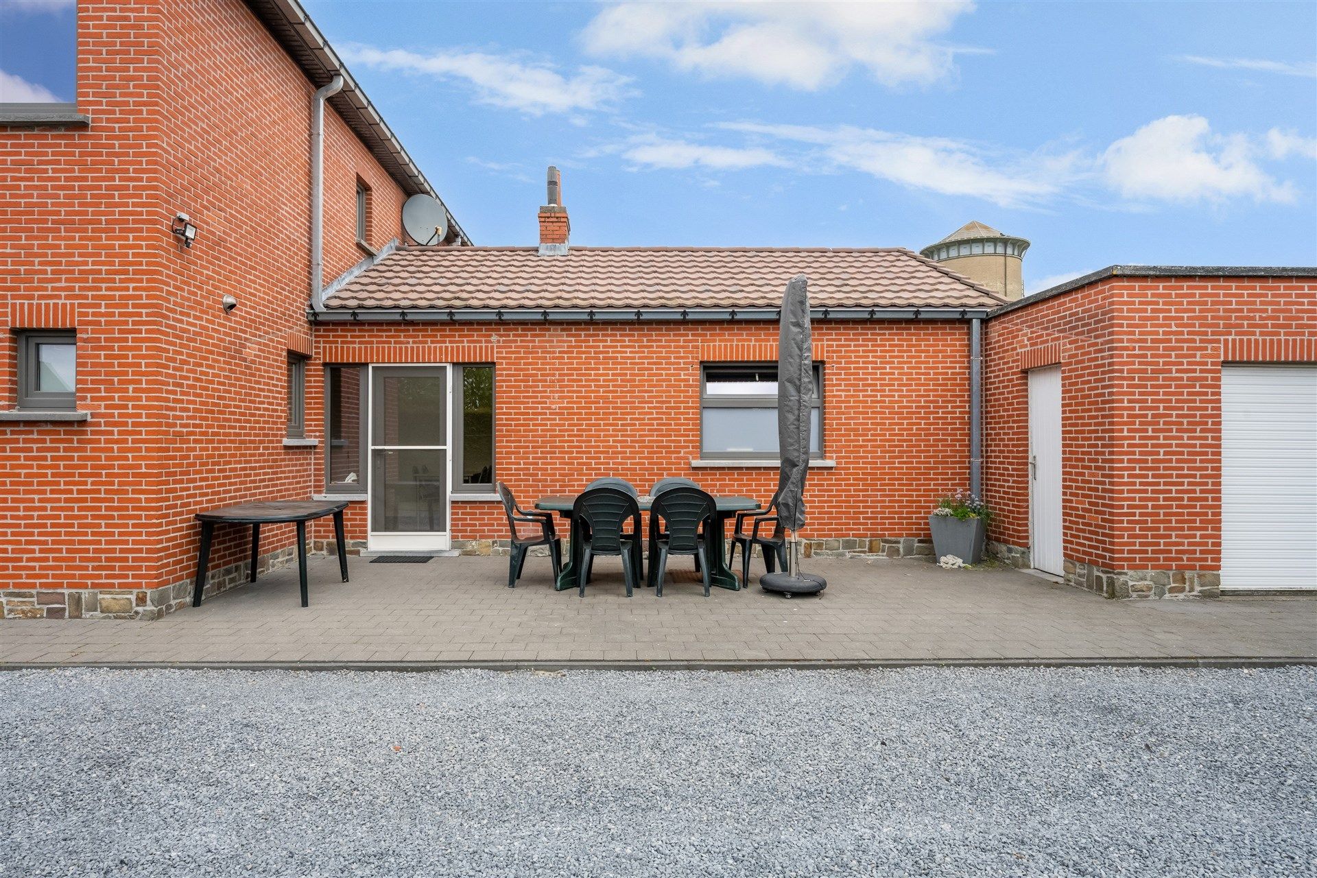 Charmante woning met 3 slaapkamers en leuke tuin. foto 6