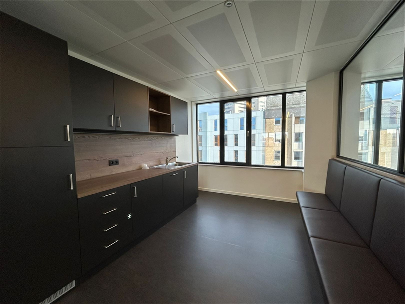 Volledig rerenoveerde kantoren te huur vanaf 150 m² foto 33