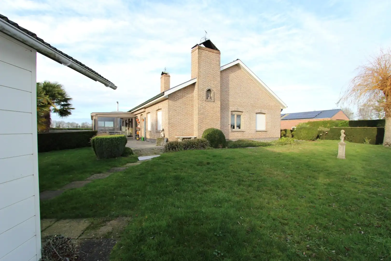 Landelijk gelegen woning met loods foto 7