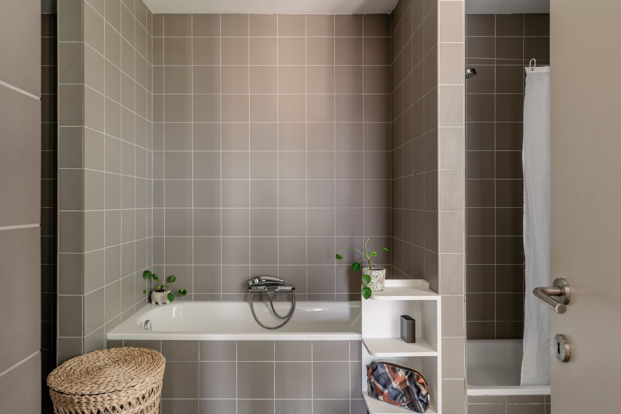 Doordachte hoekwoning waarbij de architect zijn huiswerk goed gemaakt heeft: project van Huiswerk Architecten foto 19