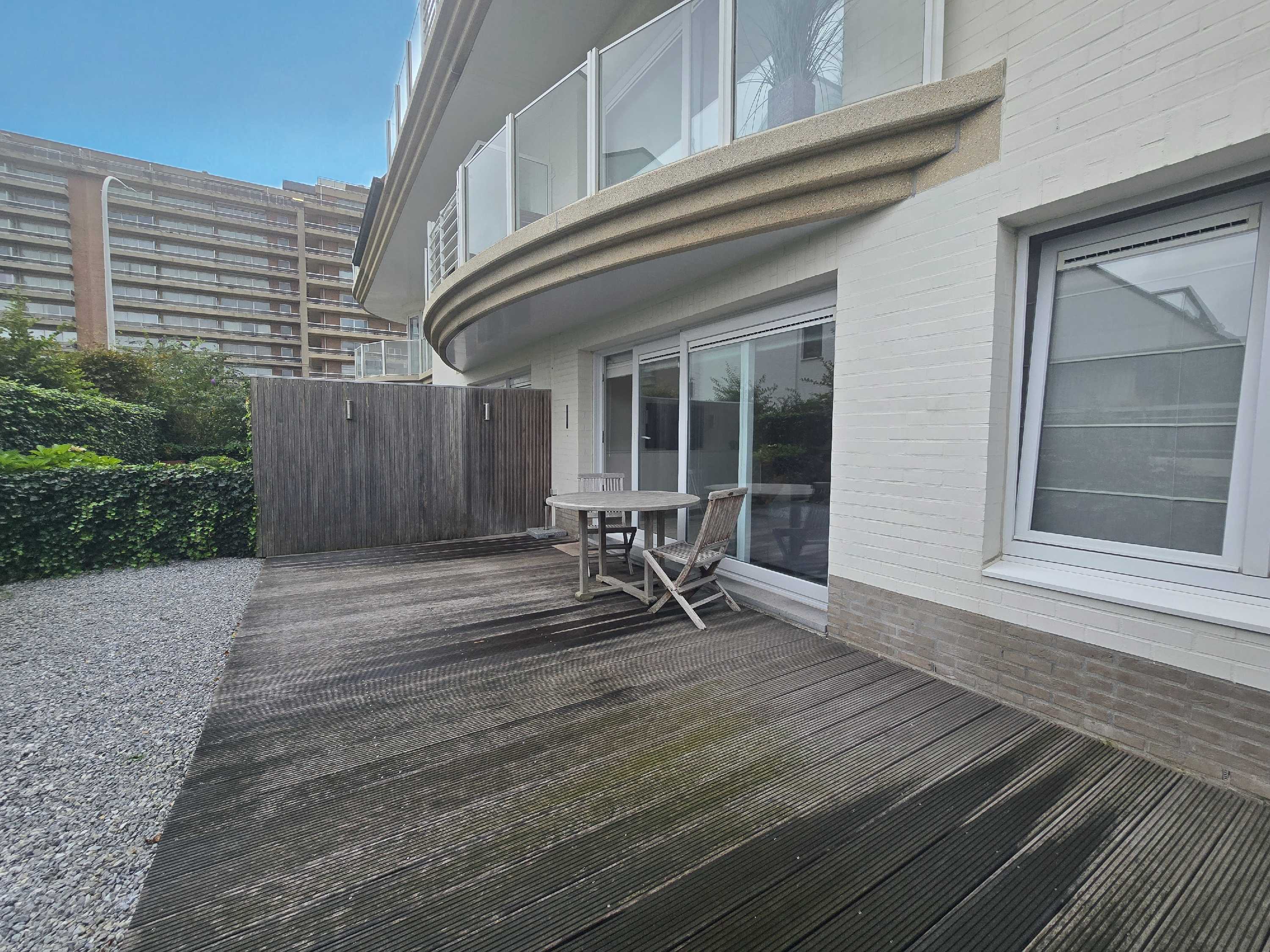 Instapklaar villa-appartement met groot terras op 300m van zee te Nieuwpoort foto 10