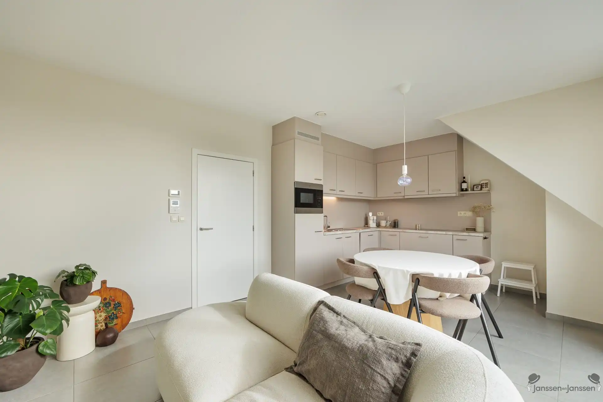 Mooi appartement met schitterend uitzicht en groot terras en parkeerplaats foto 6
