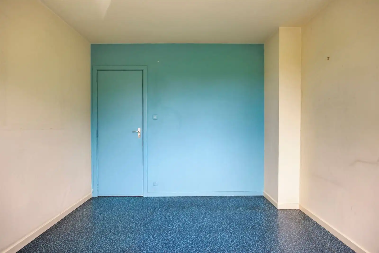 Ruime 3-gevelwoning met 4 à 5 slaapkamers, grote garage en dubbele straattoegang foto 18