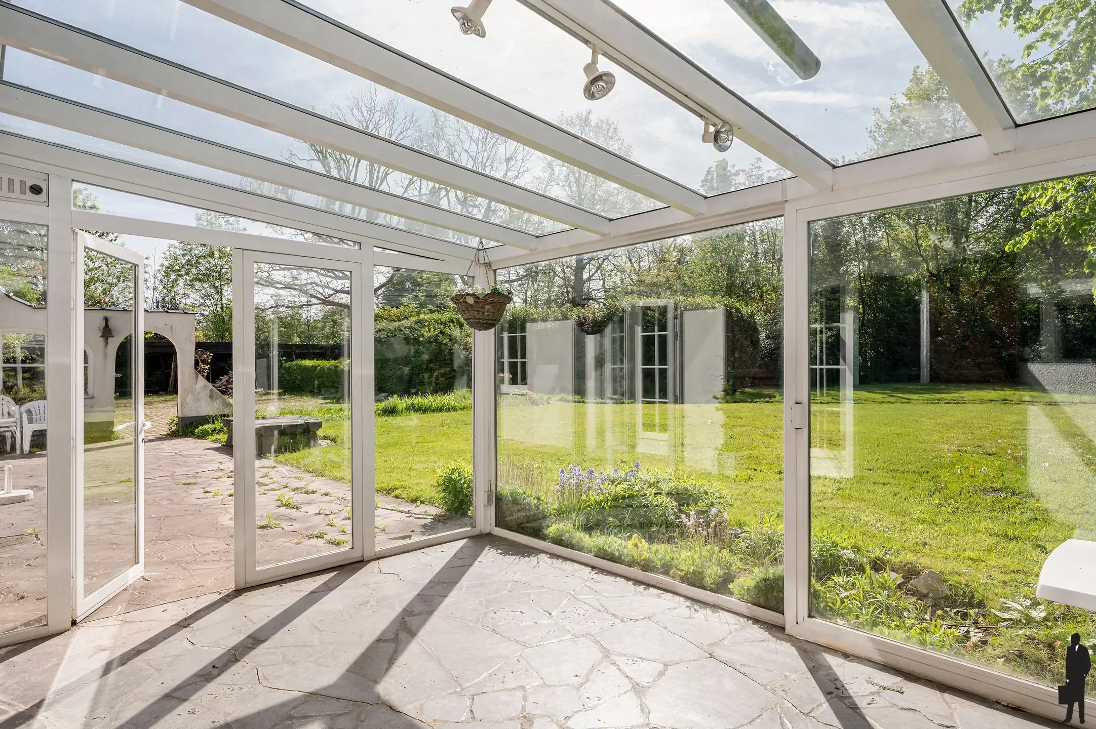 Uniek landhuis met ruim bijgebouw op riant perceel van 4.855 m², pal zuid georiënteerd foto 9