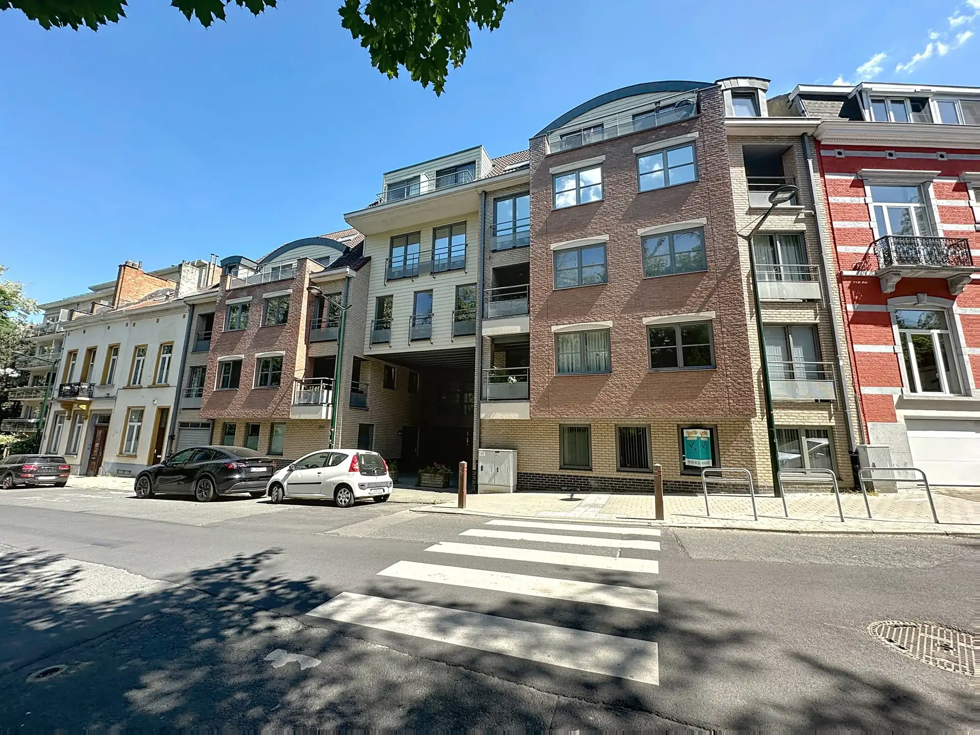 Binnenautostaanplaats te koop in Ukkel! foto 2