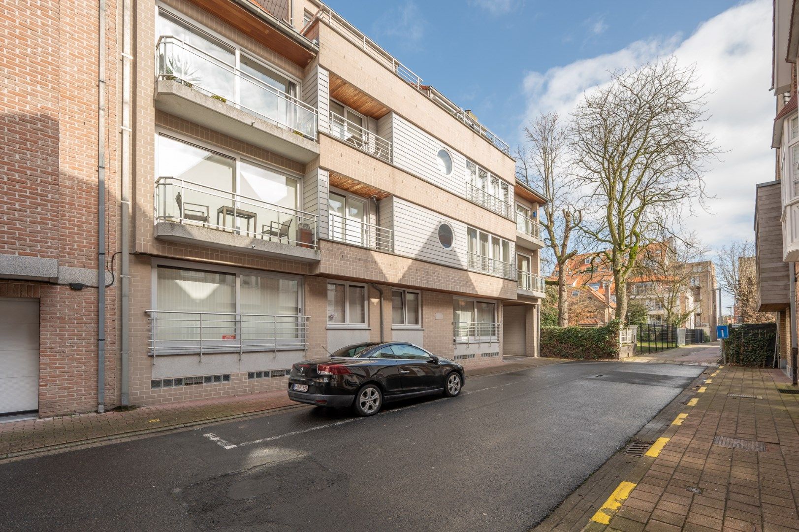Volledig gerenoveerde duplex penthouse met 3 volwaardige slaapkamers in het centrum van Knokke. foto 2