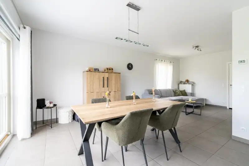 Halfopen bebouwing met praktische indeling in rustige woonwijk foto 6