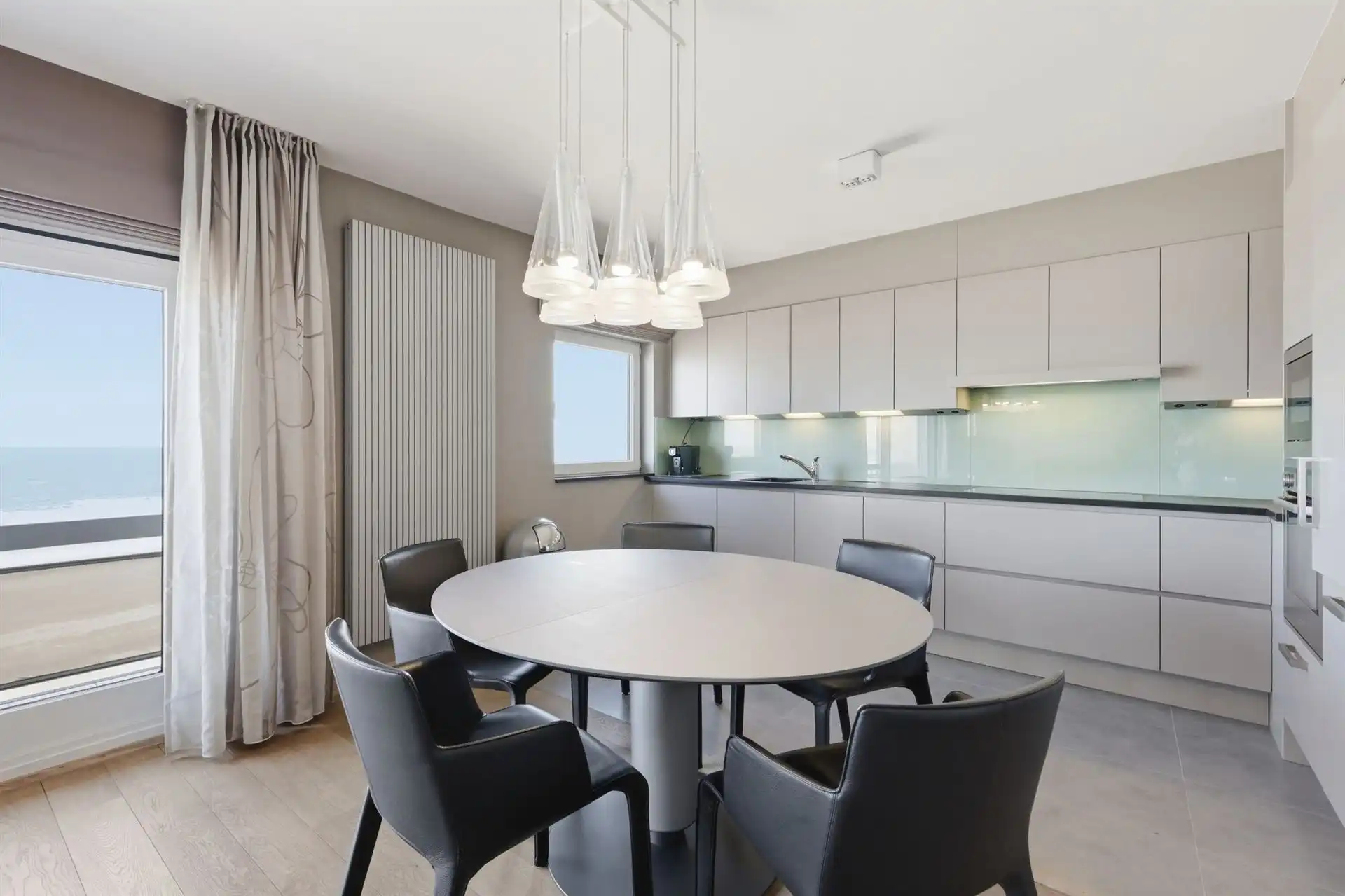 FRONTAAL ZEEZICHT / RIANTE GEVELBREEDTE  foto 9