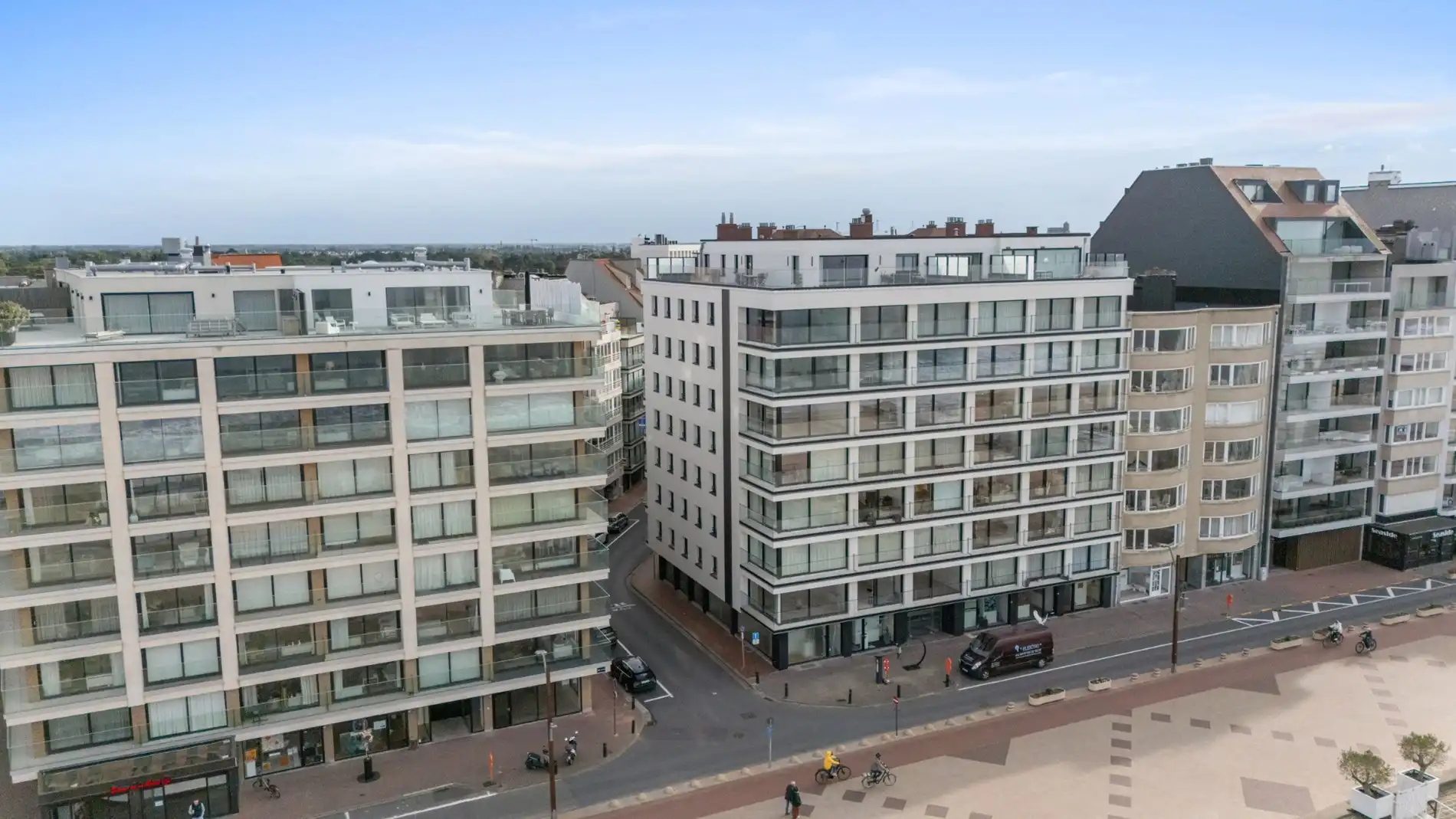 Gerenoveerd appartement aan de Zeedijk in het Zoute foto {{pictureIndex}}