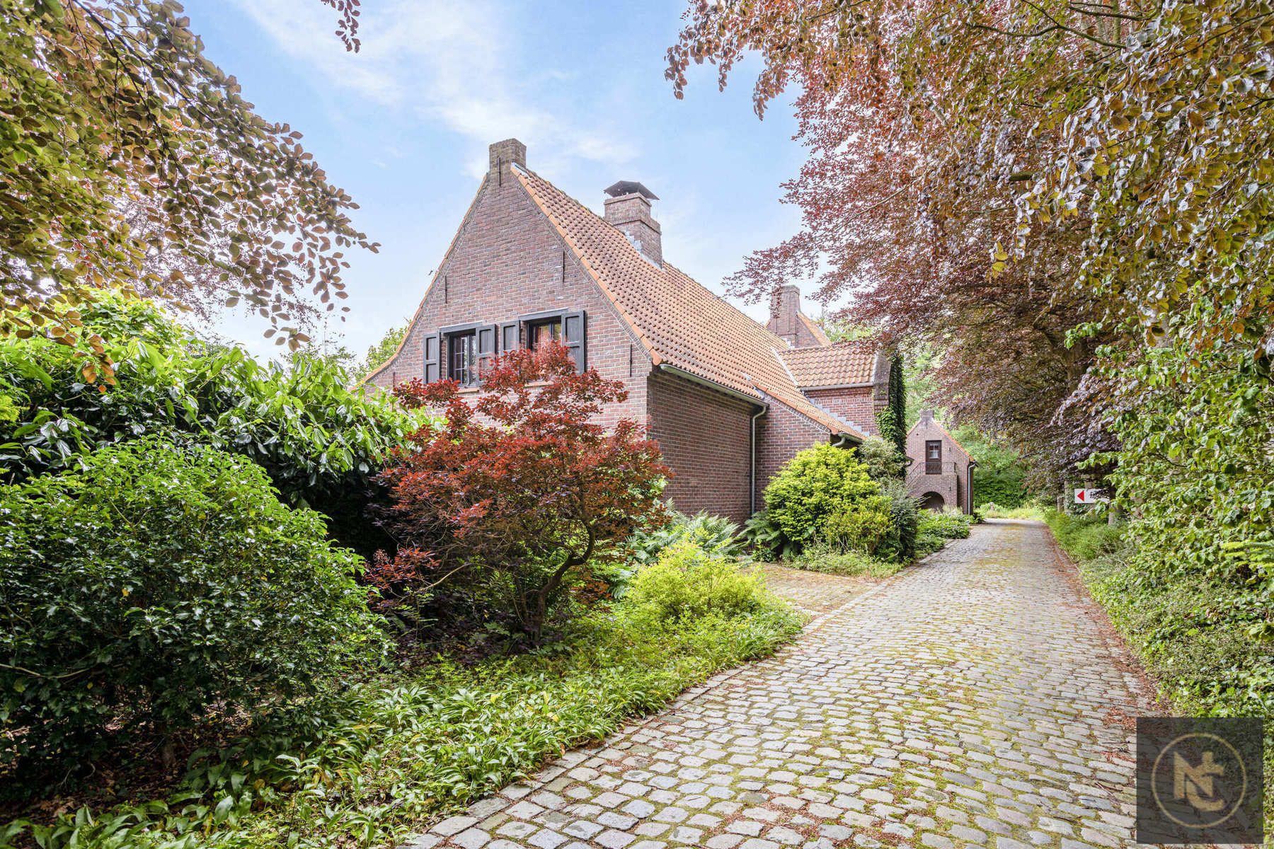 Uitzonderlijke villa met 6 slaapkamers en 2 garages foto 2