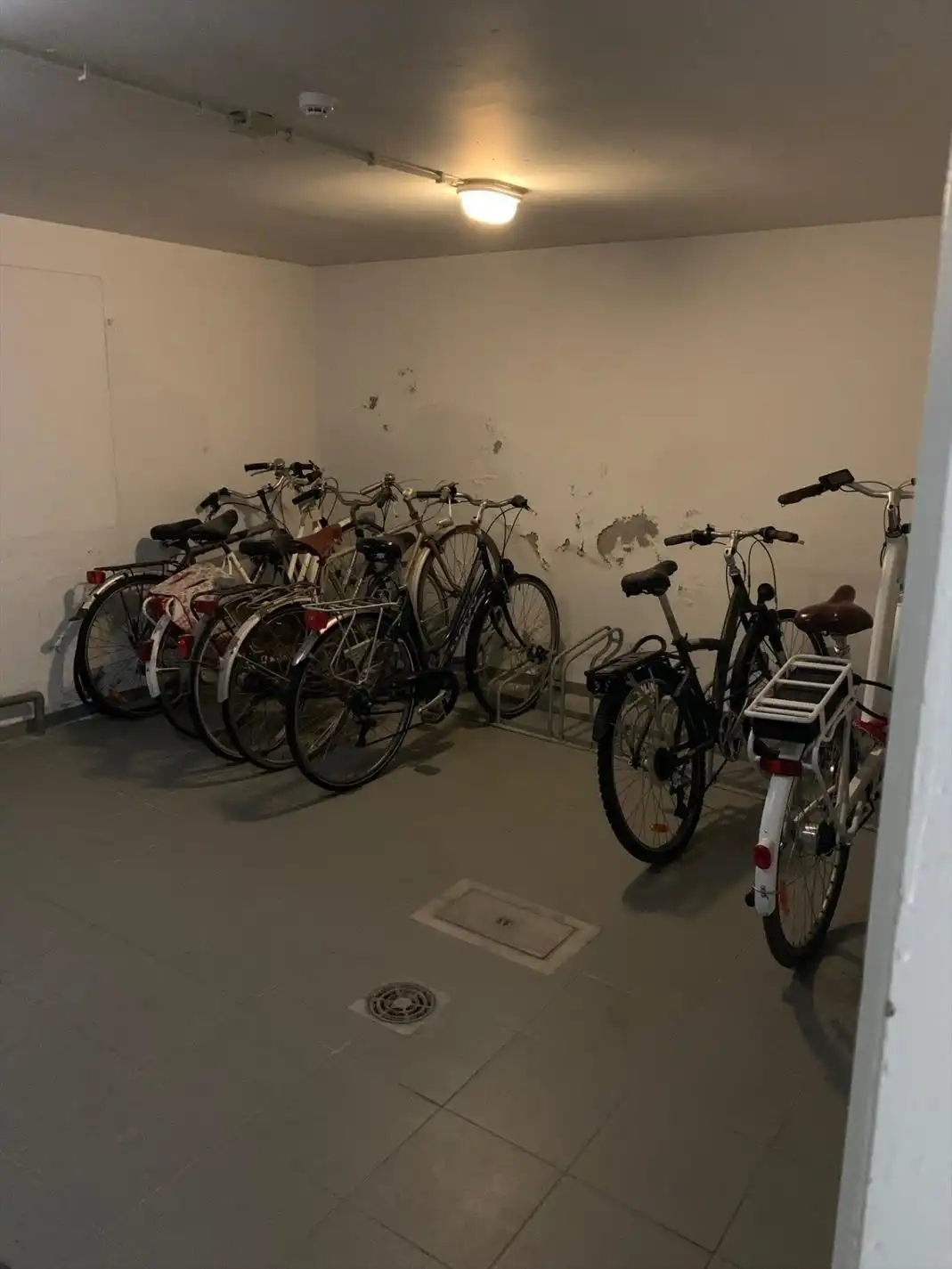 Ongemeubeld éénslaapkamer-appartement met frontaal zeezicht foto 16