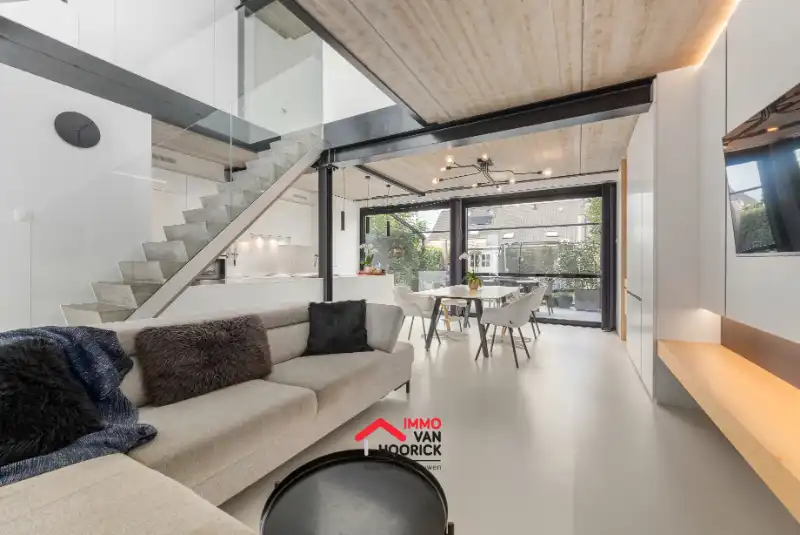 Prachtige ruime instapklare woning ! foto 2