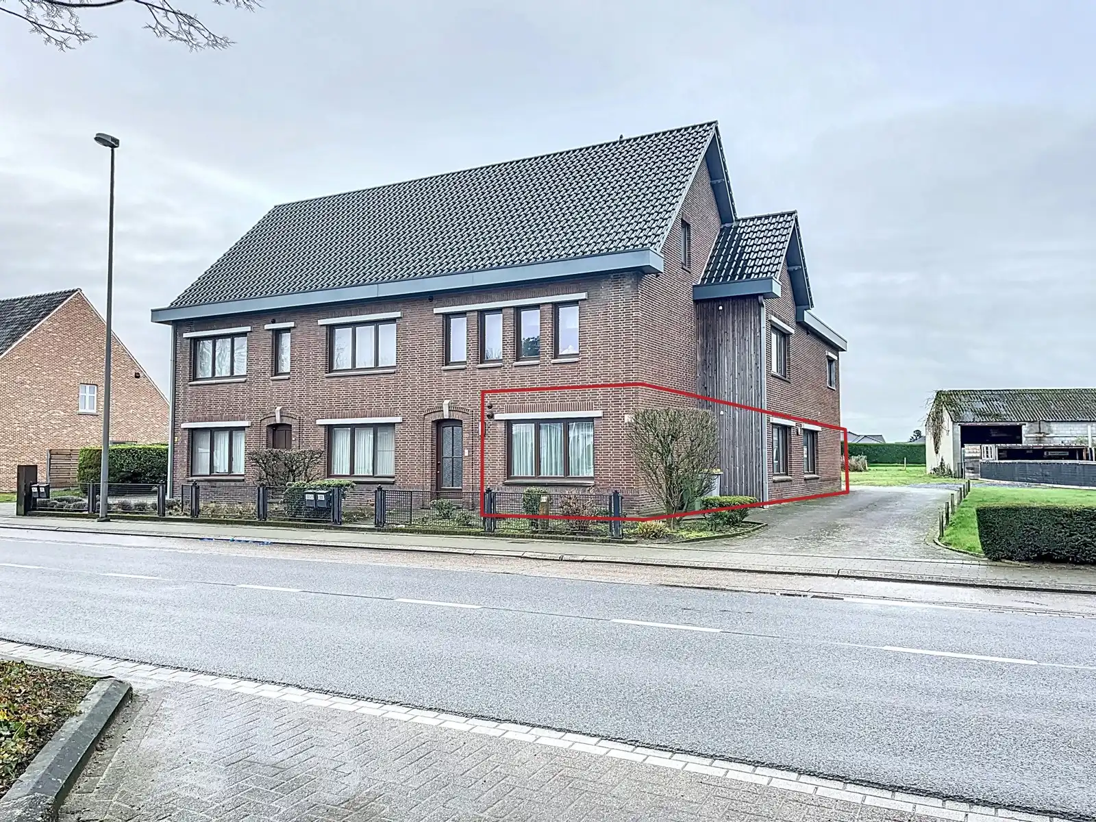 Gelijkvloers appartement met 2 slpk. nabij Kinrooi centrum foto {{pictureIndex}}