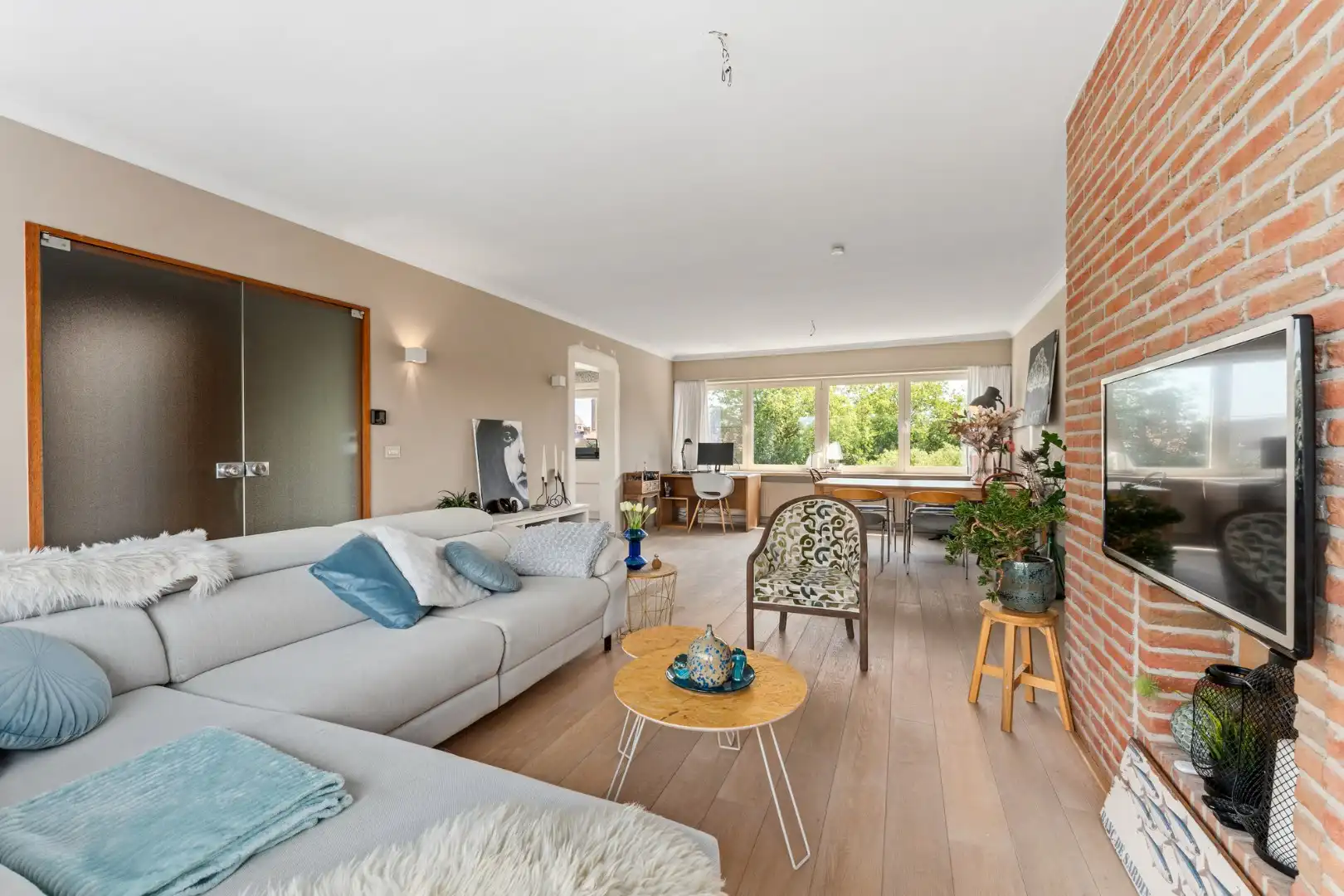 Lichtrijk en instapklaar appartement met garage te Kristus-Koning foto 2