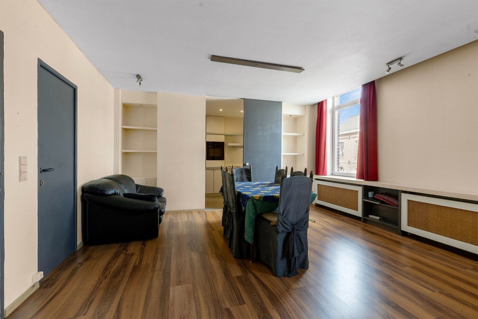 Grote eigendom met 5 kamers, garage en grote tuin! foto 4