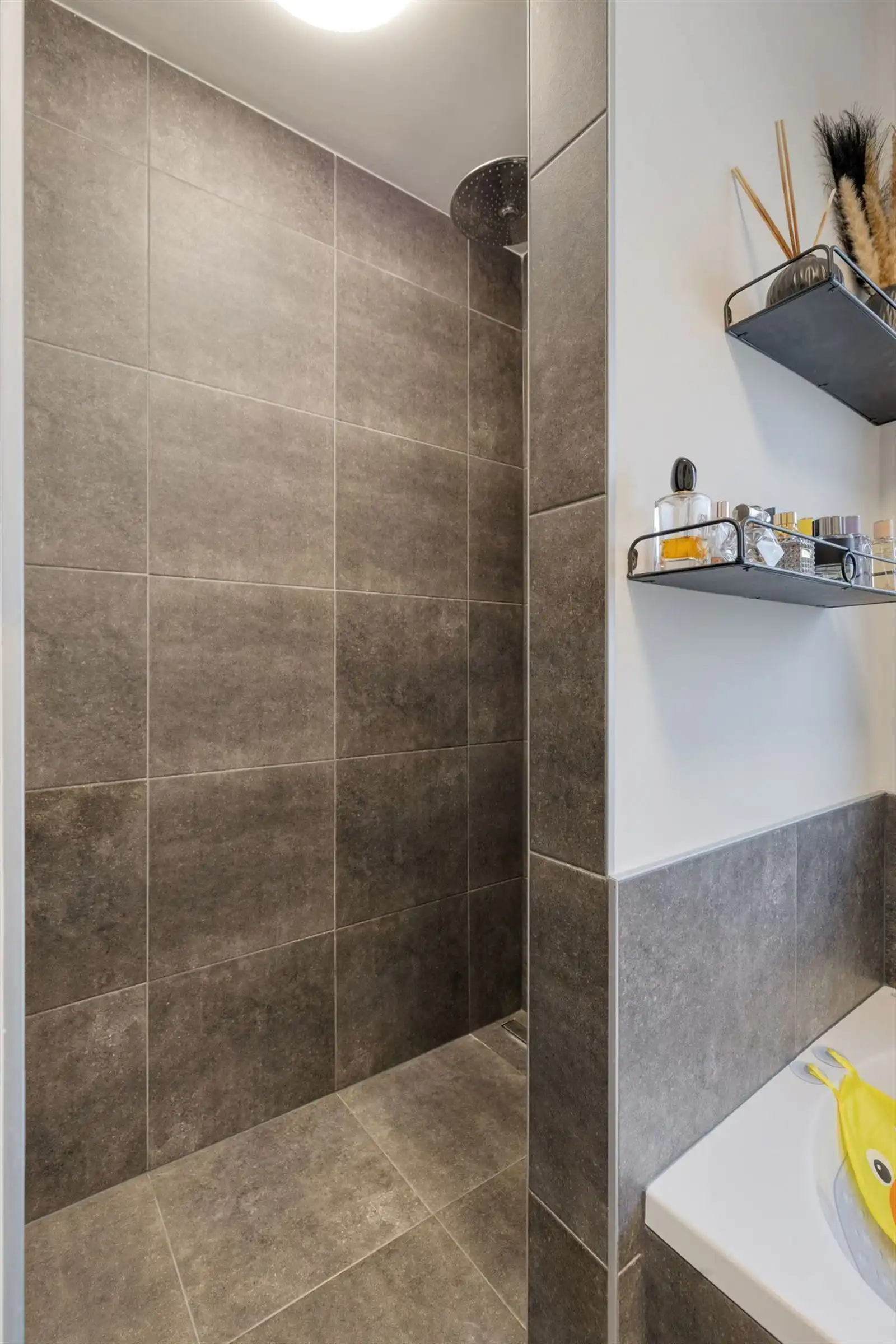 Recente moderne woning met alle comfort foto 13