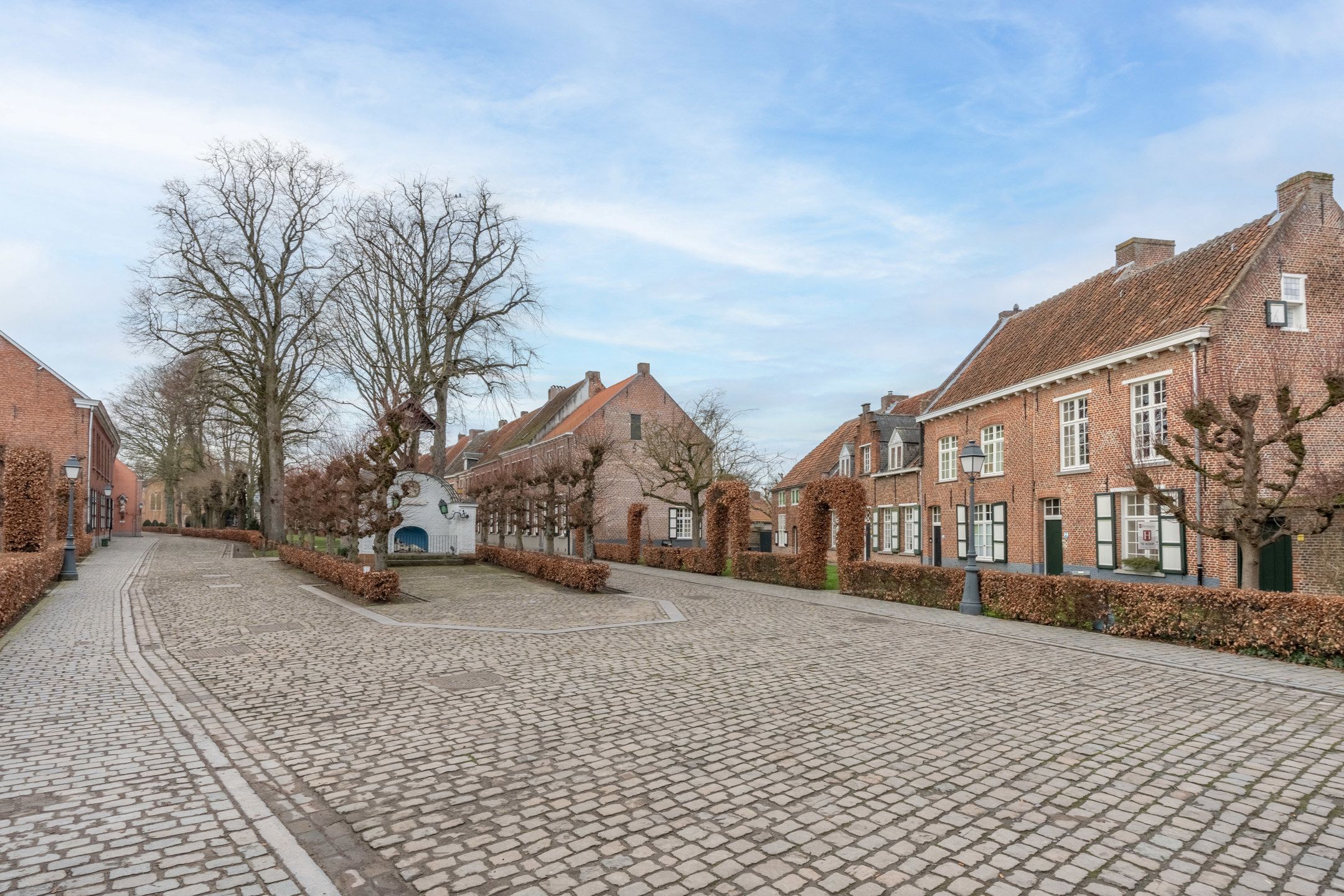 Zeer ruim appartement met o.a. 3 slaapkamers, 3 terrassen en autostaanplaats. foto 30
