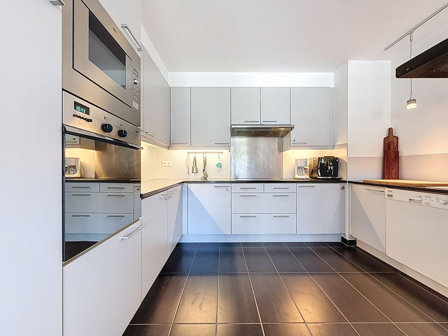 Appartement (type doorloper) met uitzicht op de vaargeul en zuid gericht terras foto 7