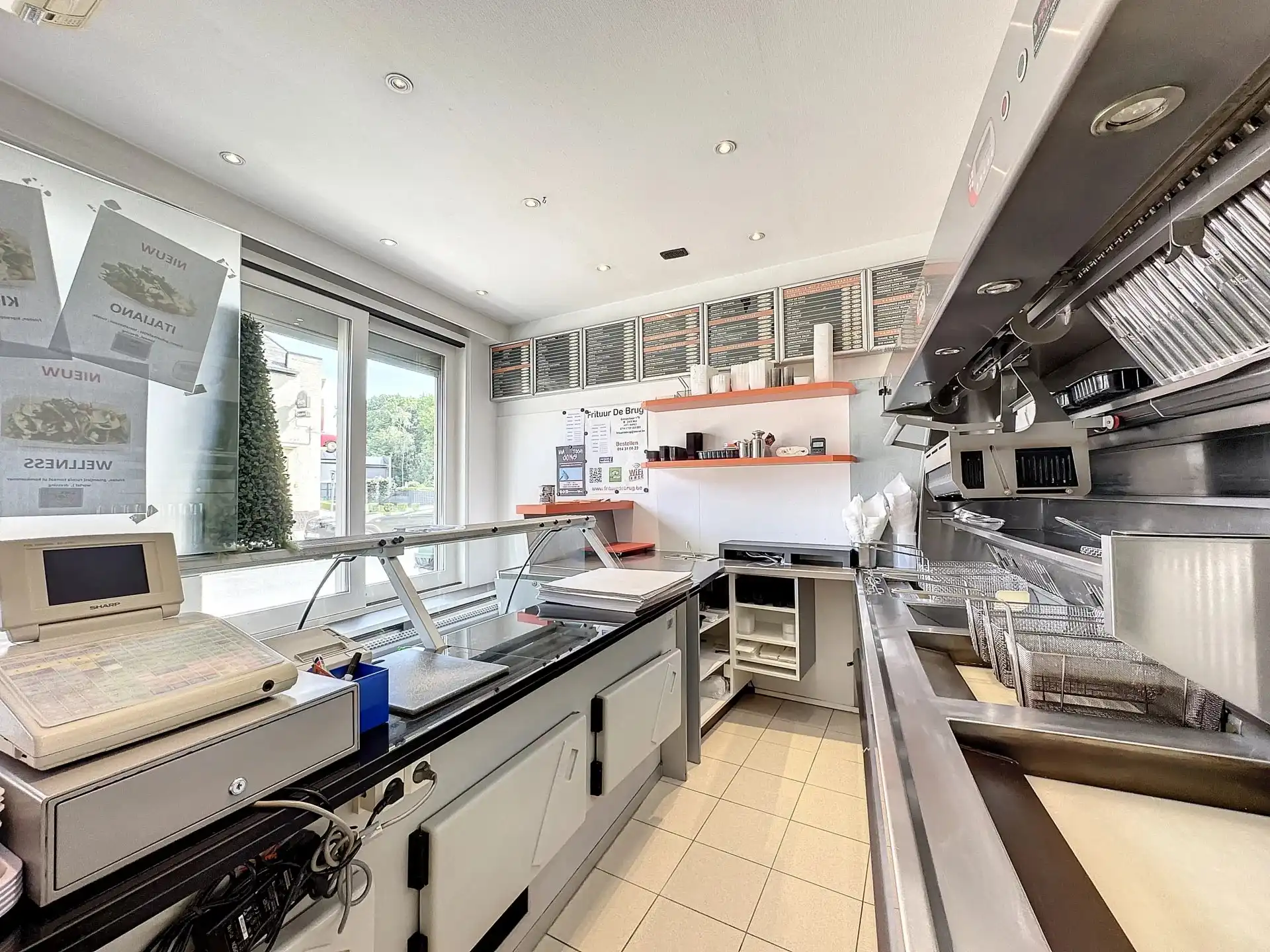 Handelspand (frituur met restaurant en feestzaal) met duplex-appartement met een bewoonbare oppervlakte van 400m² in Mol-Gompel. foto 9