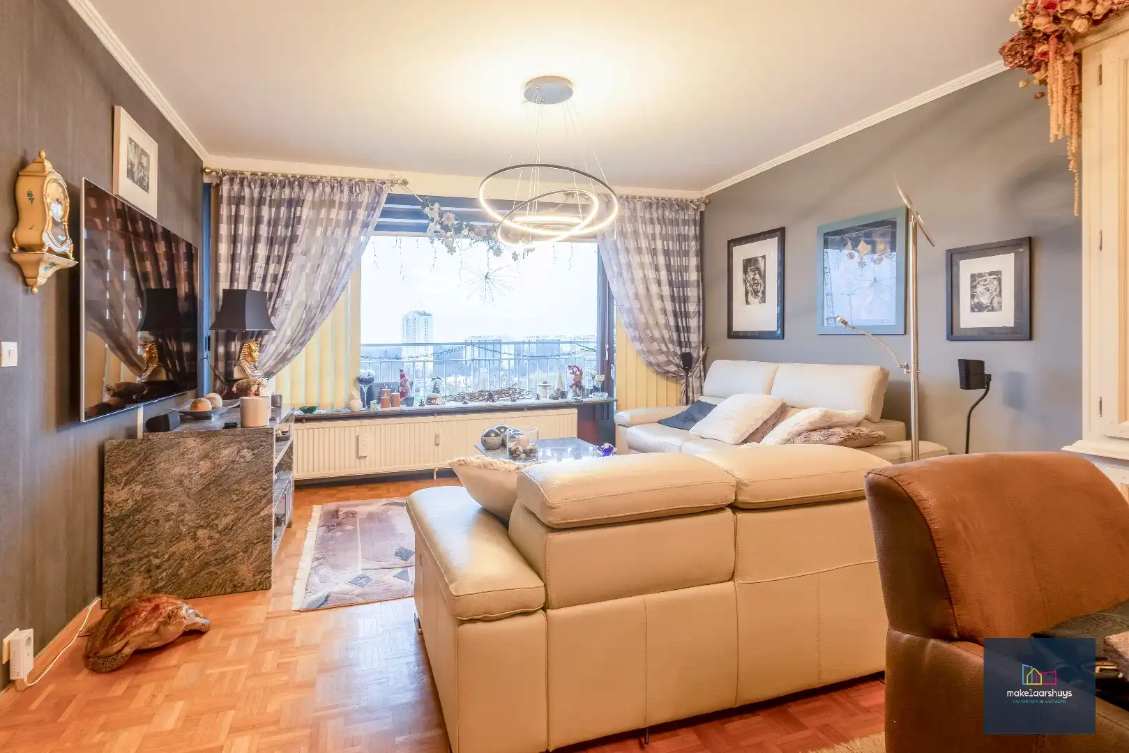 Ruim 2 slaapkamerappartement met garagebox nabij de Blaarmeersen foto 4