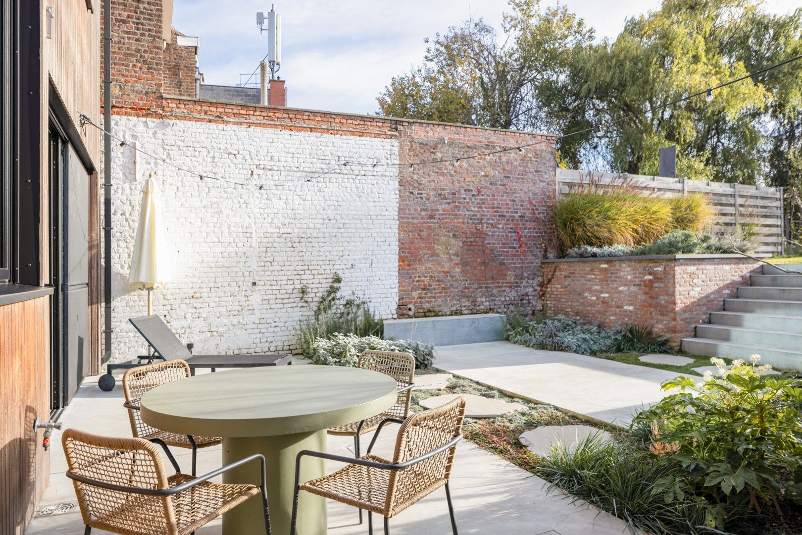 Prachtig gerenoveerde gezinswoning met grote tuin foto 4