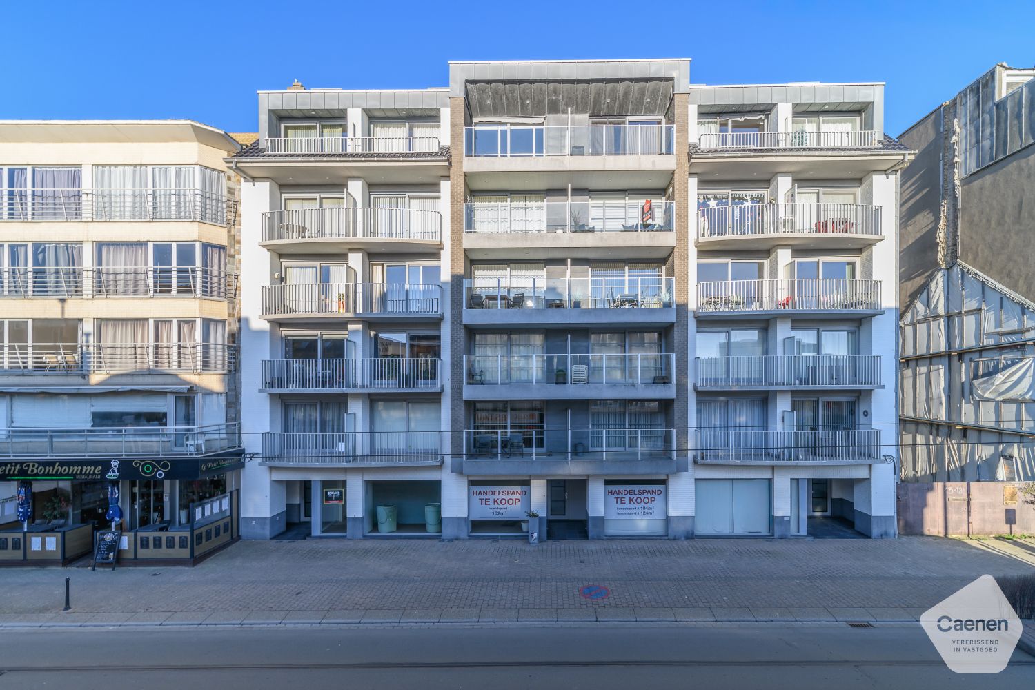 Heel recent, lichtrijk 1-slaapkamerappartement met zuidgericht terras op topligging nabij zee foto {{pictureIndex}}