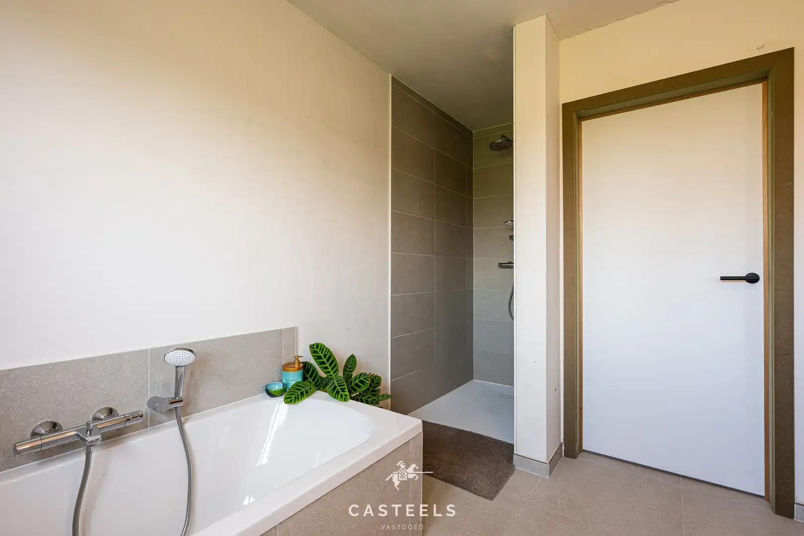 Moderne halfopen gezinswoning met garage te Zwijnaarde foto 21