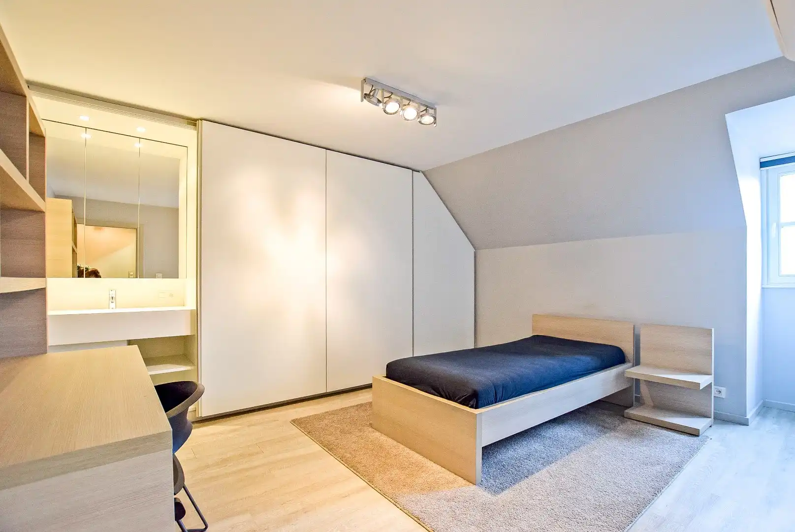 Kwalitatief afgewerkte woning met handelsruimte (536m² bewoonbaar) op een toplocatie. foto 19