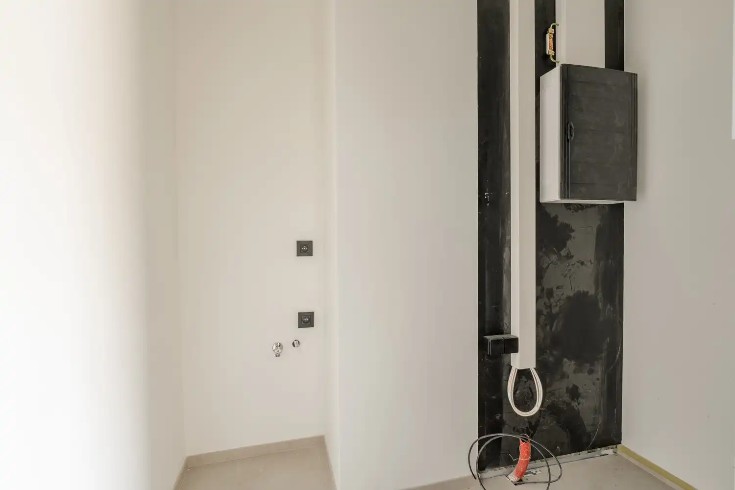 Ruime halfopen woning met 4 slaapkamers, ideaal gelegen aan de Steenweg op Kleine Brogel in Kaulille! foto 15
