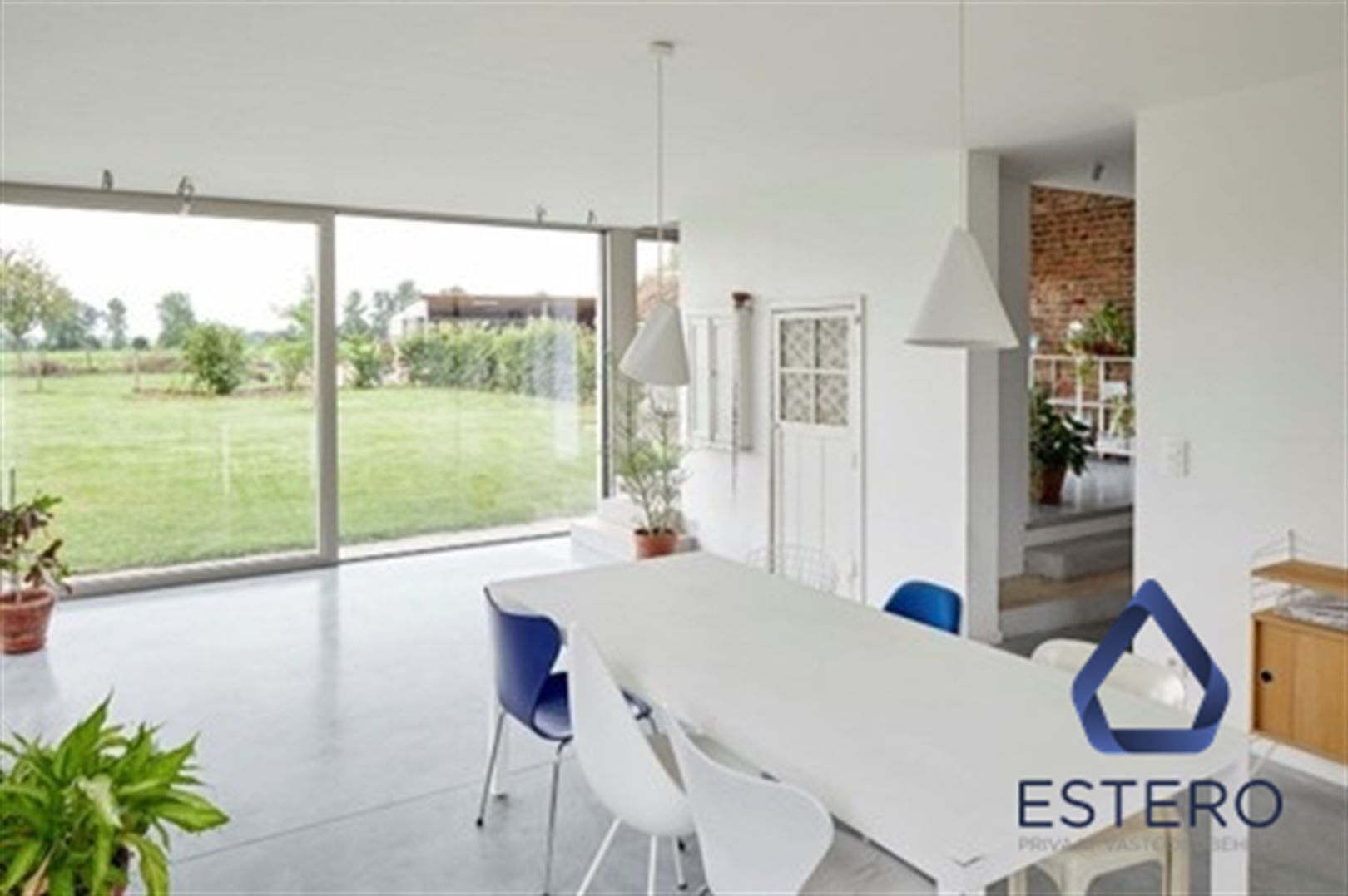 Architecturale topper in doodlopende straat foto 13