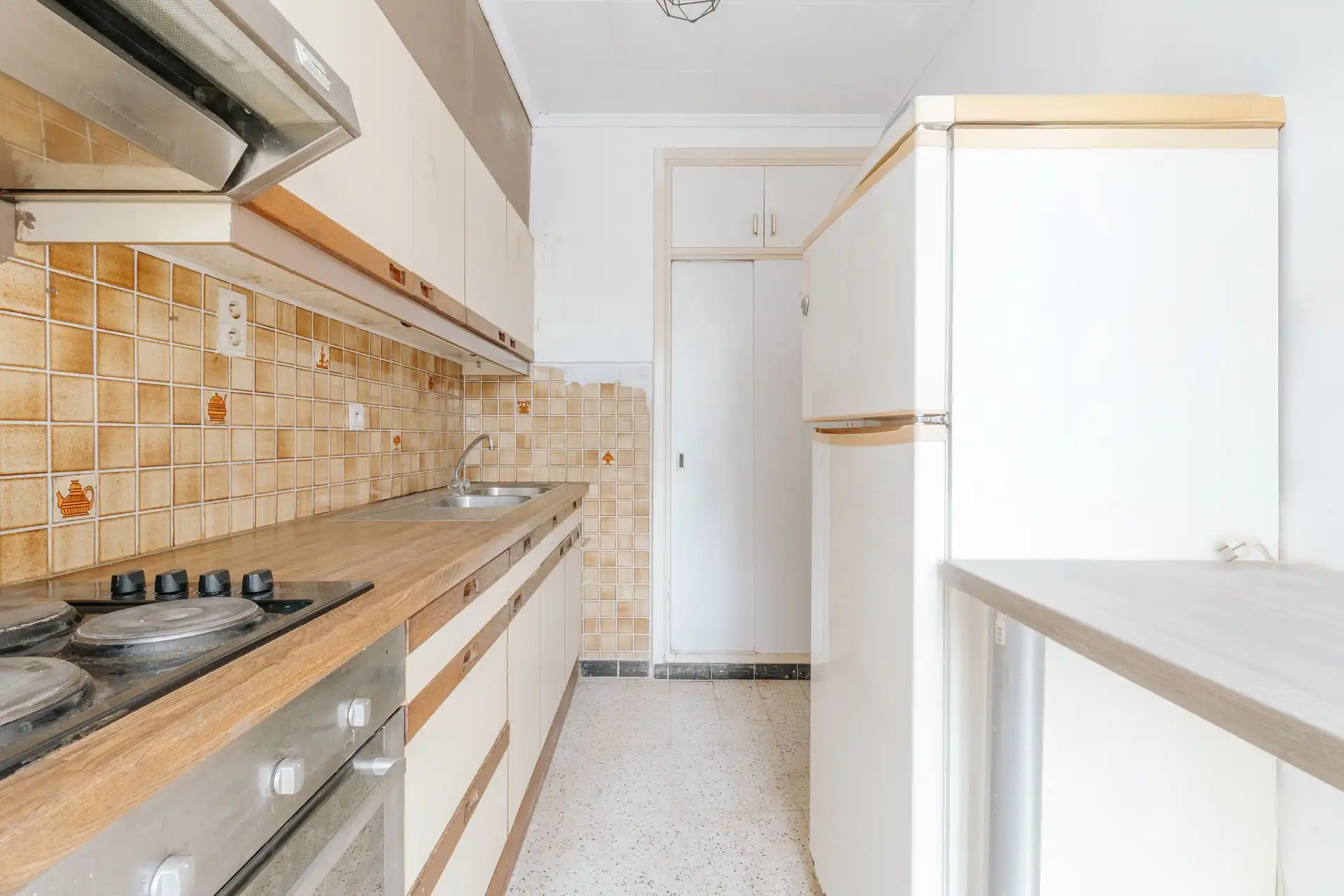 Te renoveren appartement met tuin en parking in Schoten foto 4