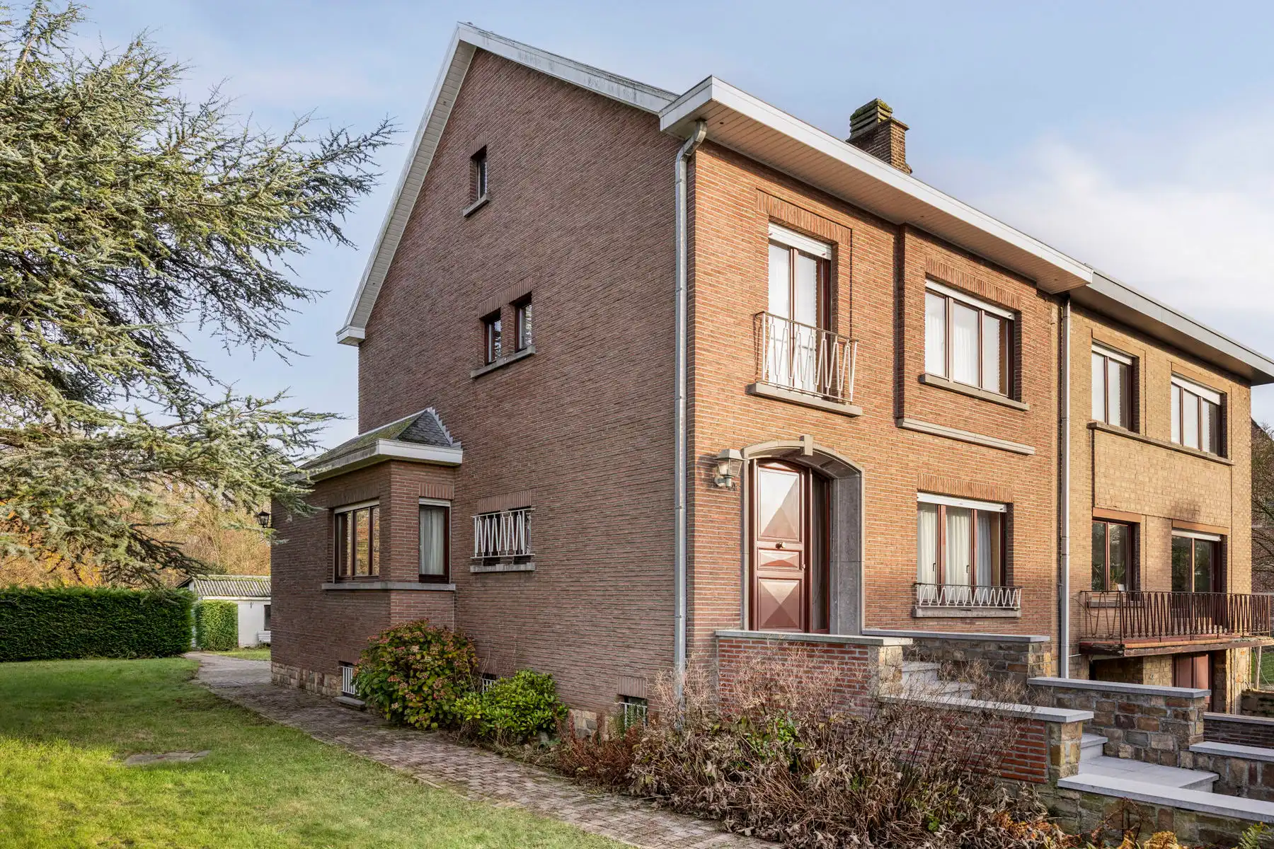 Hoofdfoto van de publicatie: Ruime woning op een perceel van 14are 67ca op een topligging in Groot-Bijgaarden!