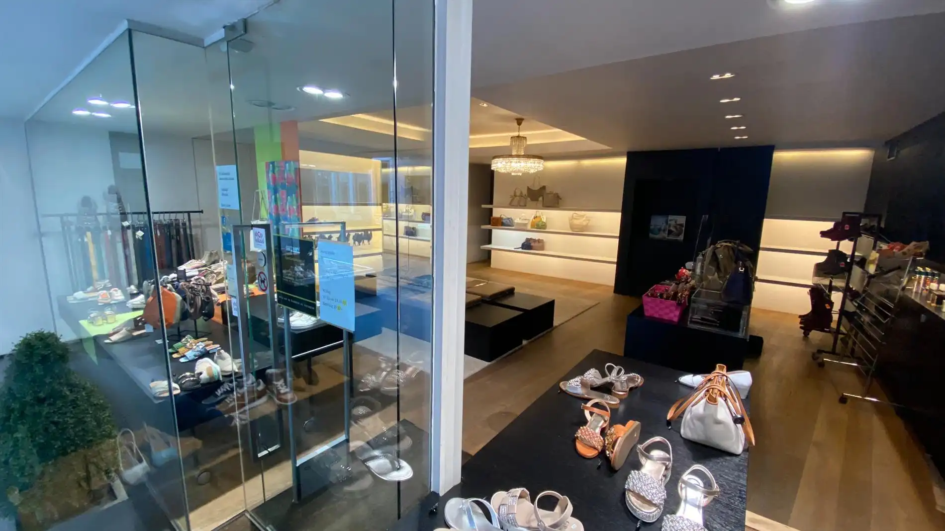 Top gelegen instapklaar handelspand te Lokeren - Kerkstraat foto 11