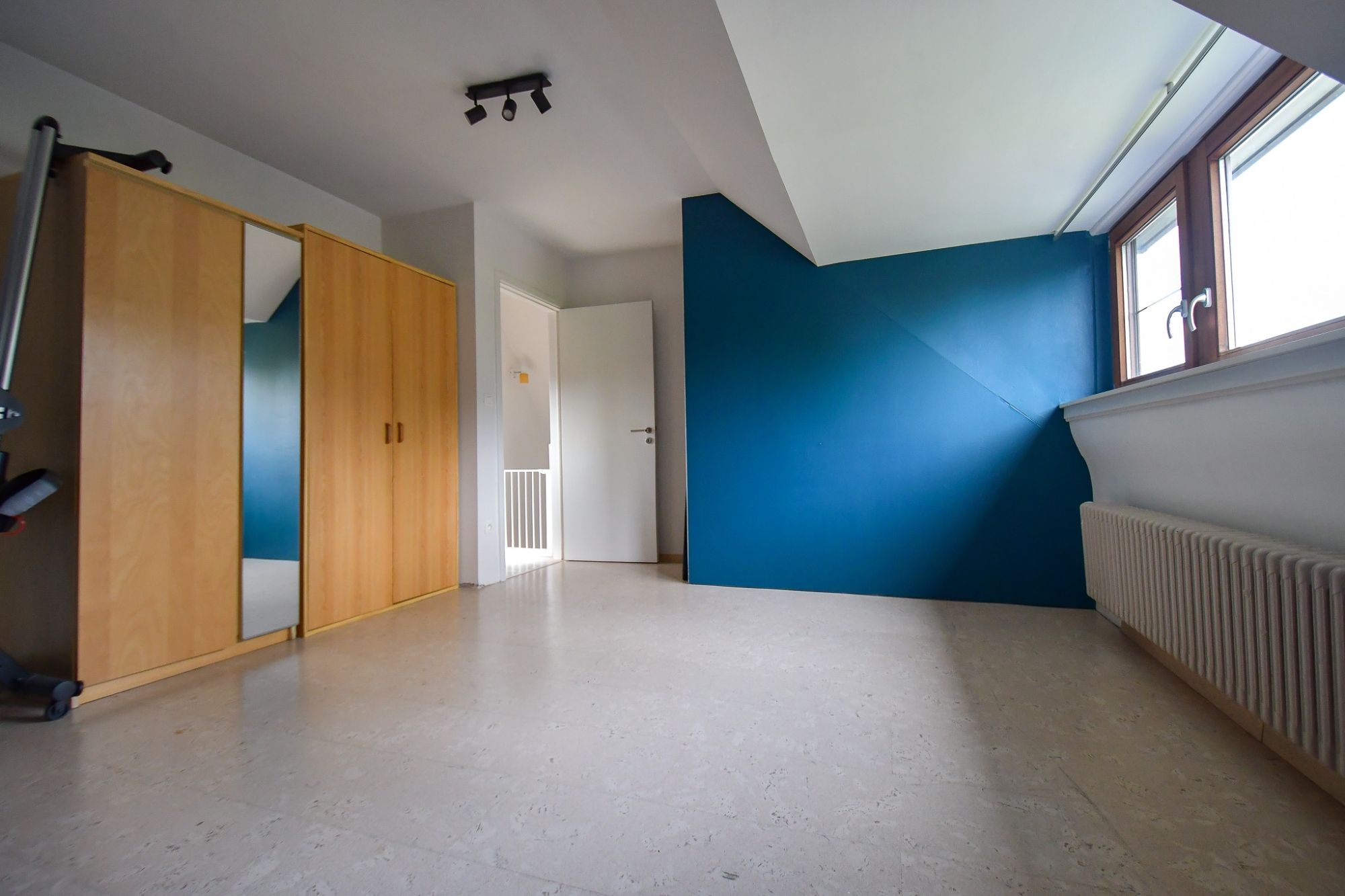 Trendy vernieuwde woning met uitbouw en grote tuin op uiterst rustige, doch centrale ligging. foto 21
