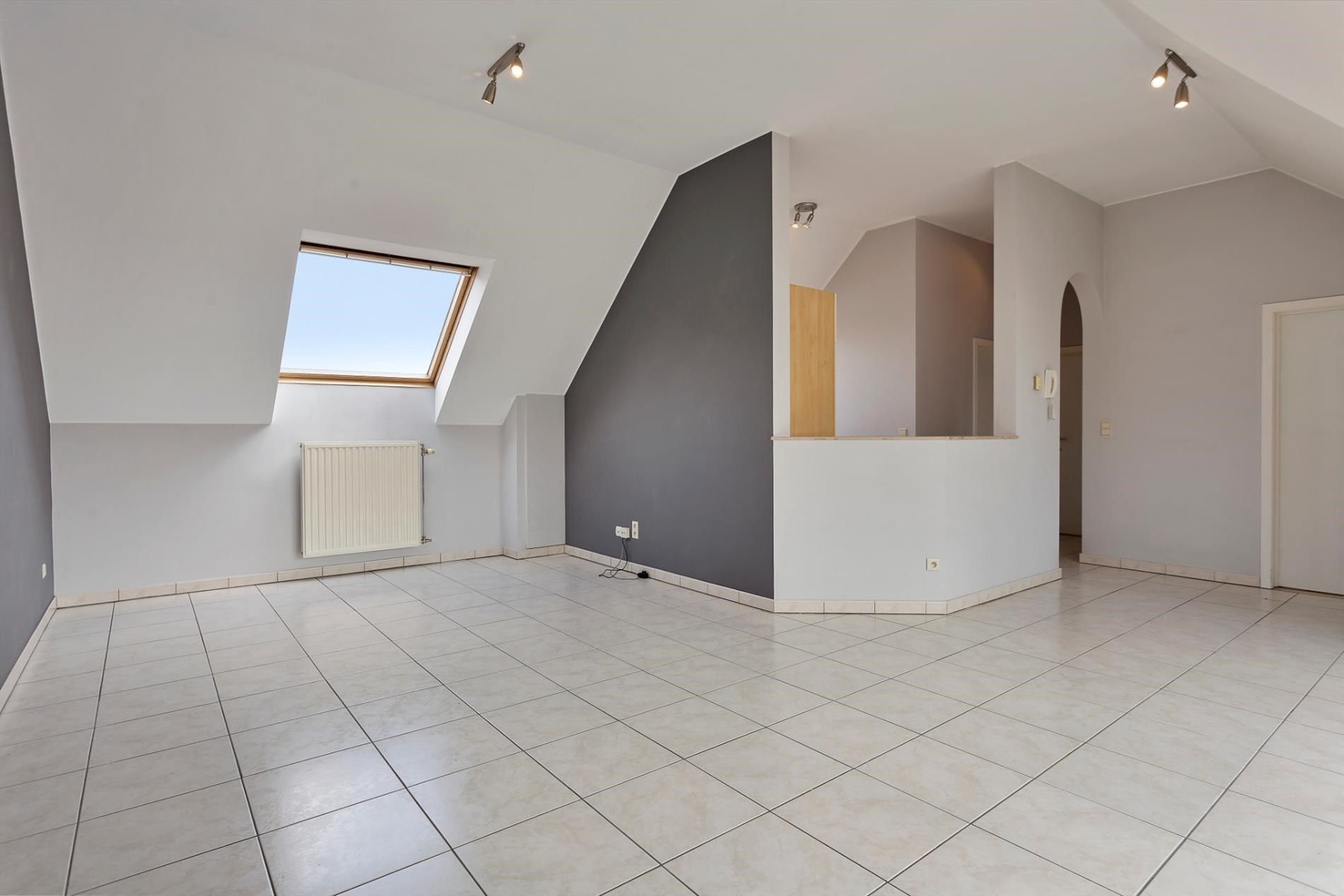 Aangenaam en luchtig appartement met 1 slaapkamer, terras & autostandplaats in ondergrondse garage in hartje Hoeselt foto 9