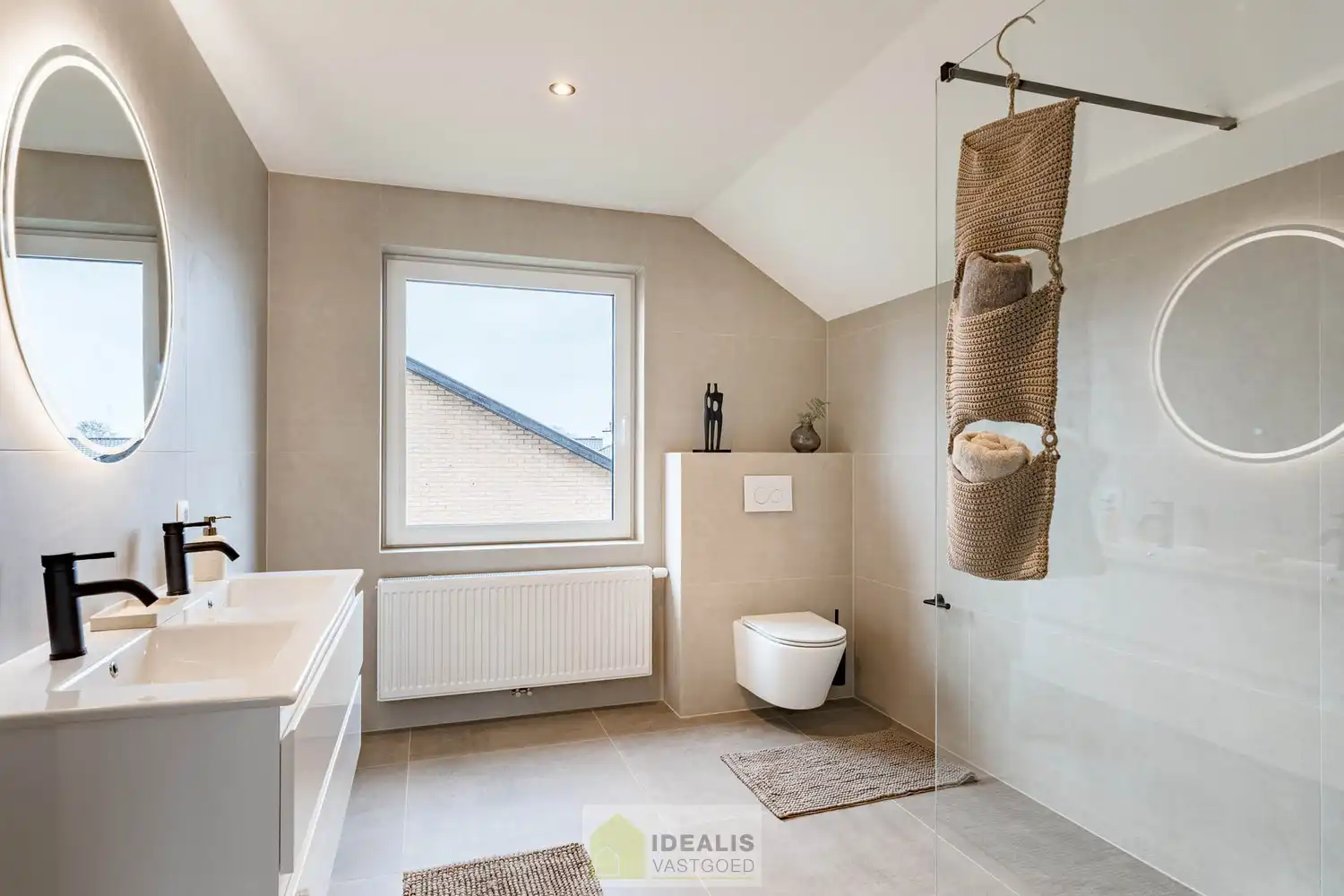 Schitterend volledig vernieuwde woning met een heerlijke open leefruimte, luxe keuken, 3 ruime slaapkamers, een ruime luxueuze badkamer én een apart bureel foto 27