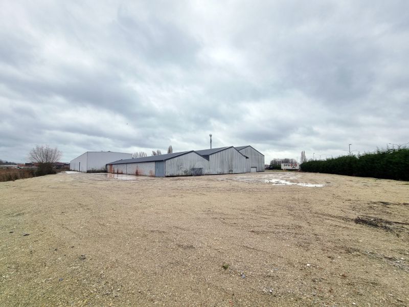 Buitenstockage te huur foto {{pictureIndex}}