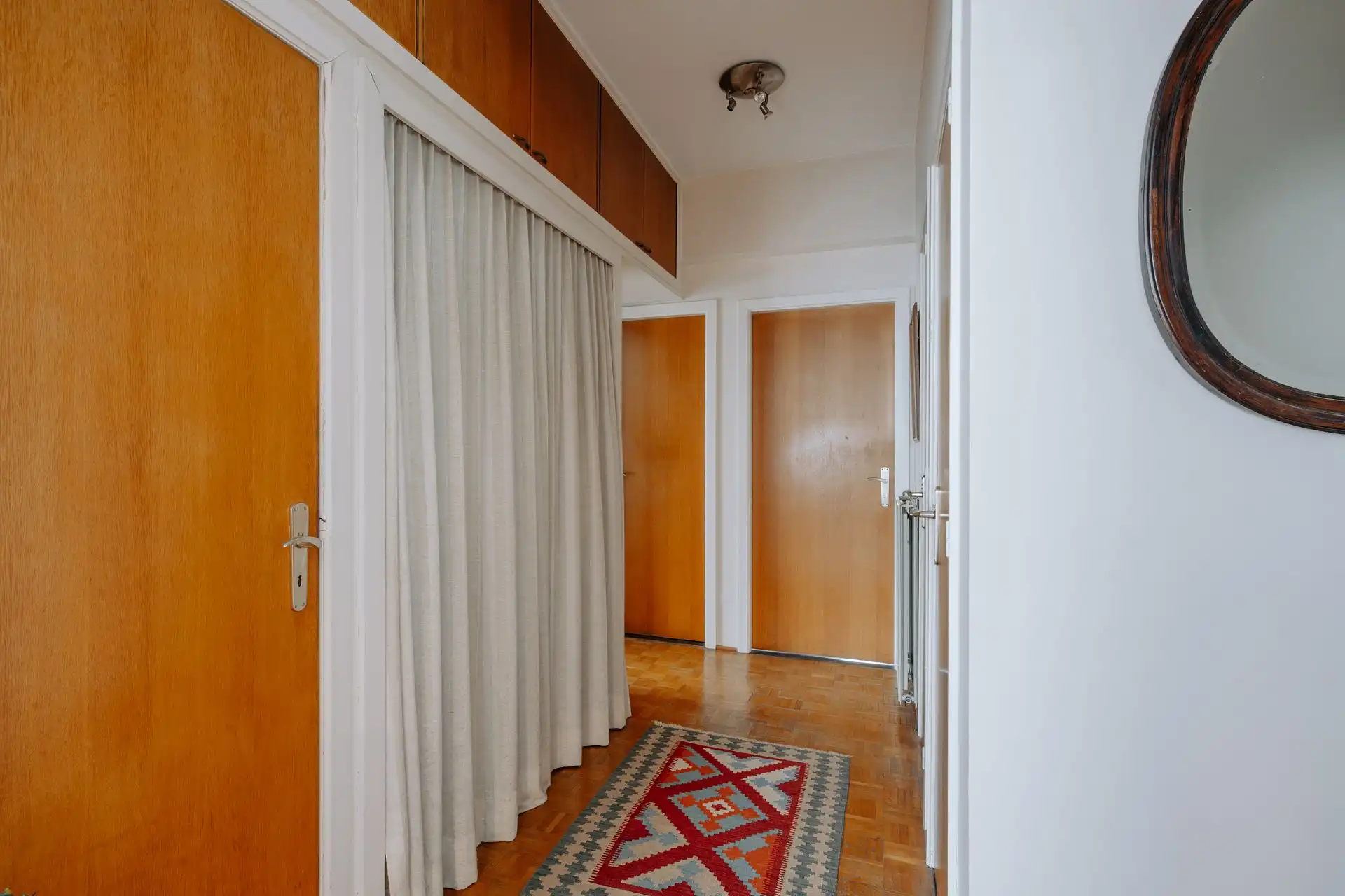 Ruim 3-slaapkamerappartement met karakter en autostaanplaats foto 10