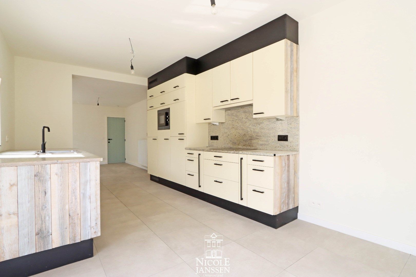 Gerenoveerd halfopen woning met 3 slaapkamers te Aldeneik te koop foto 9